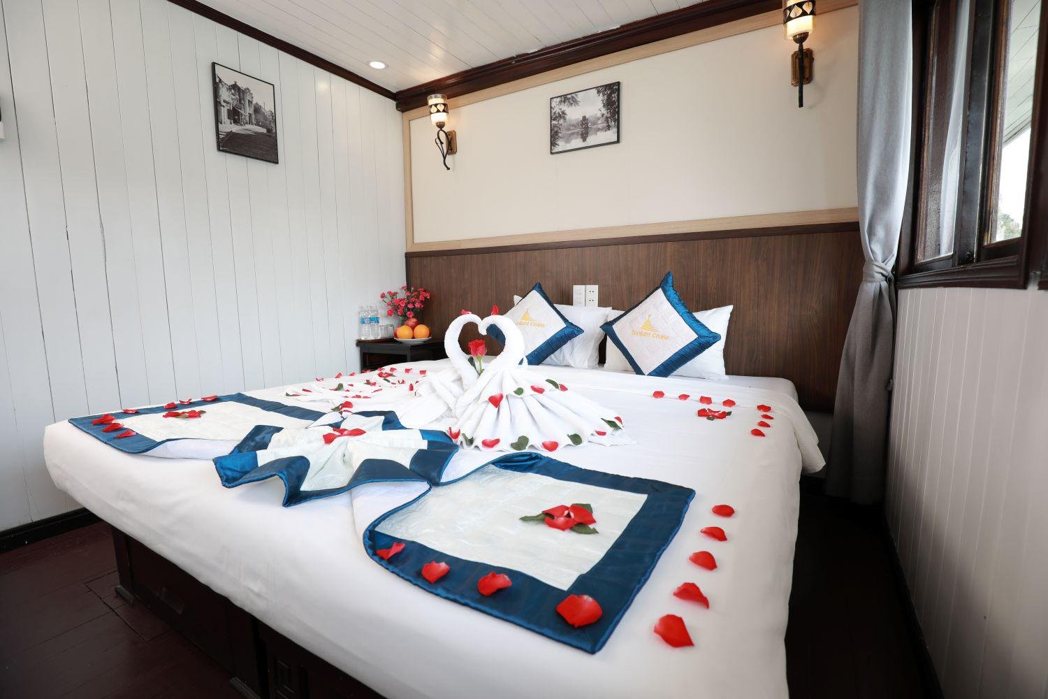Ha Long Bay 2-Day Overnight Boat Cruise from Hanoi