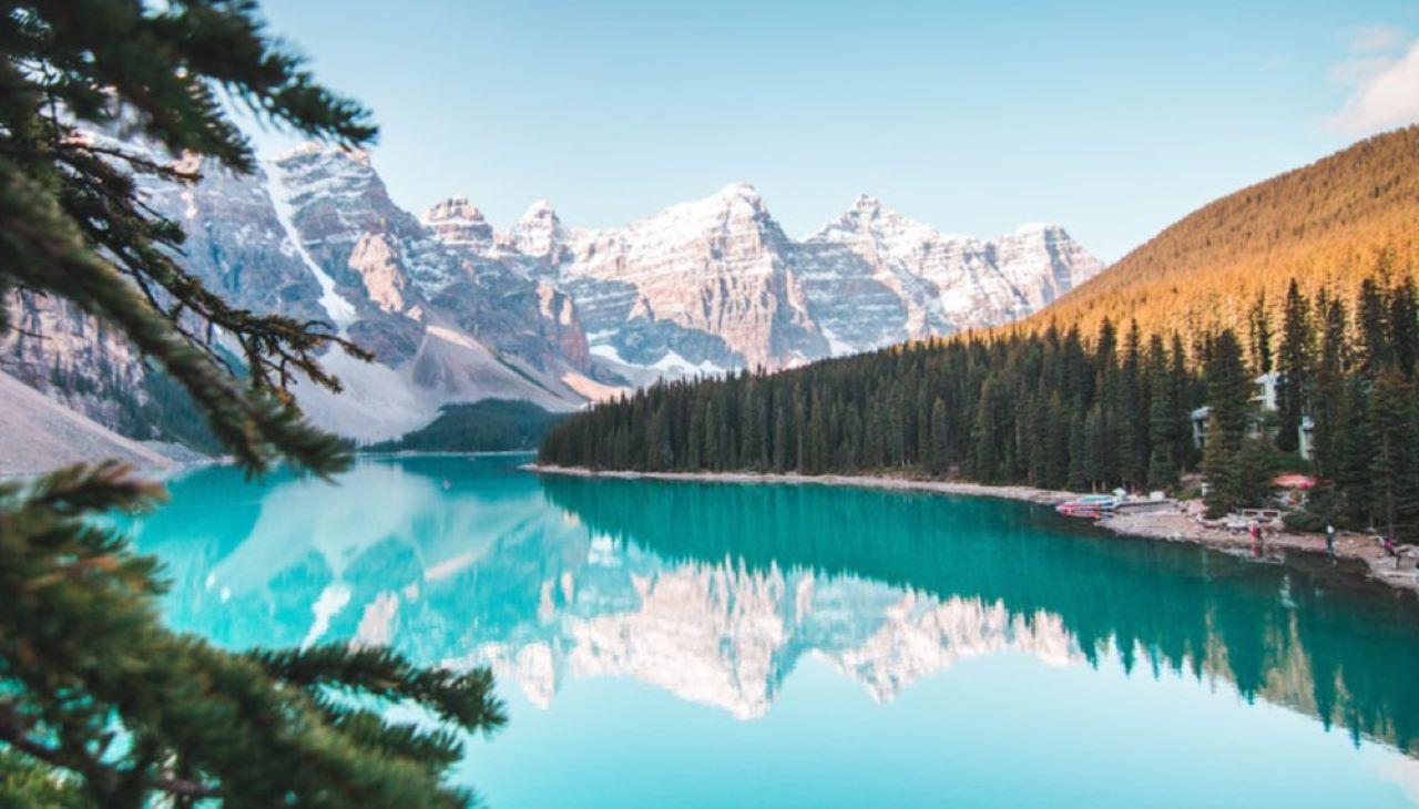 Banff: Lake Louise, Moraine Lake, Gondola, Hot Springs Tour