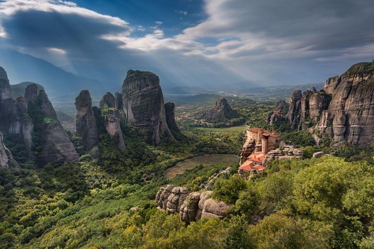 2-Day Private Tour: Delphi, Meteora & Thermopylae from Athens