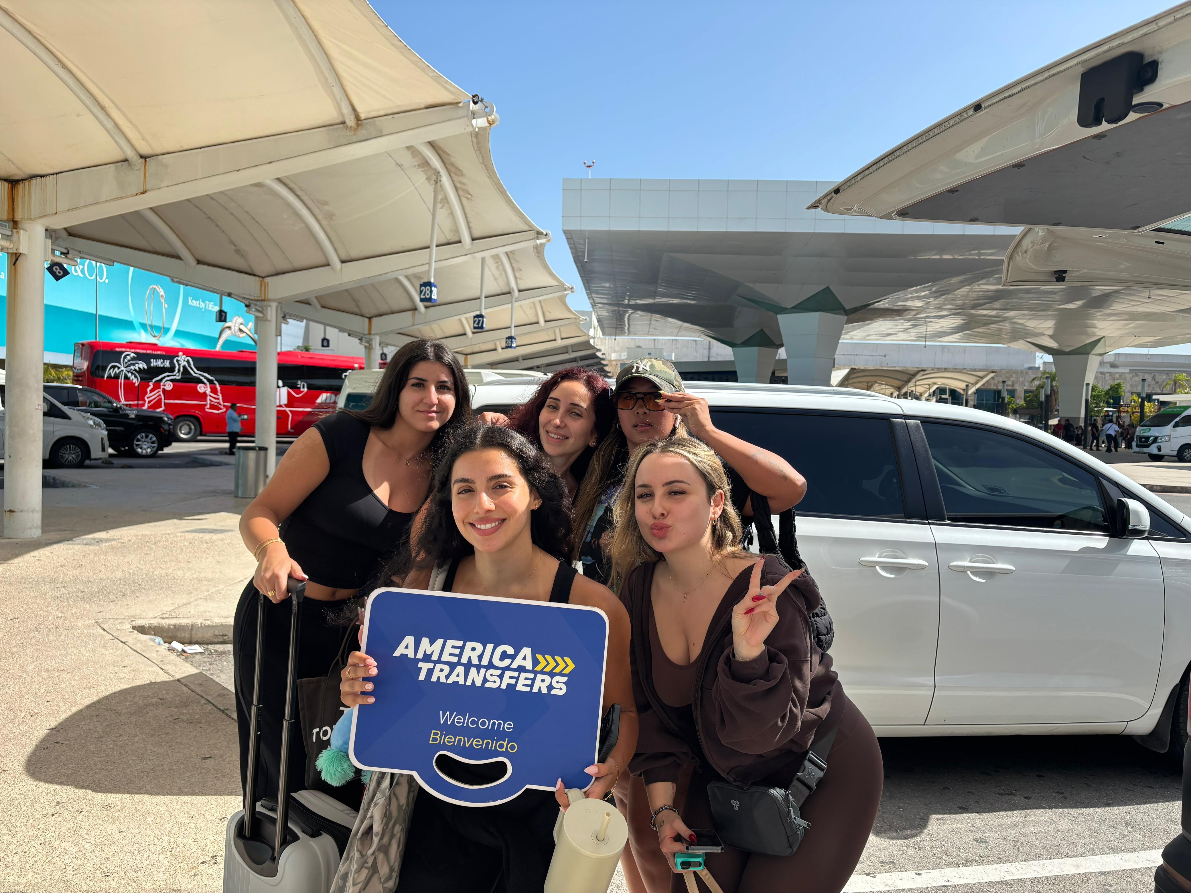 Cancun Private Luxury Airport Transfer (One-Way or Roundtrip)