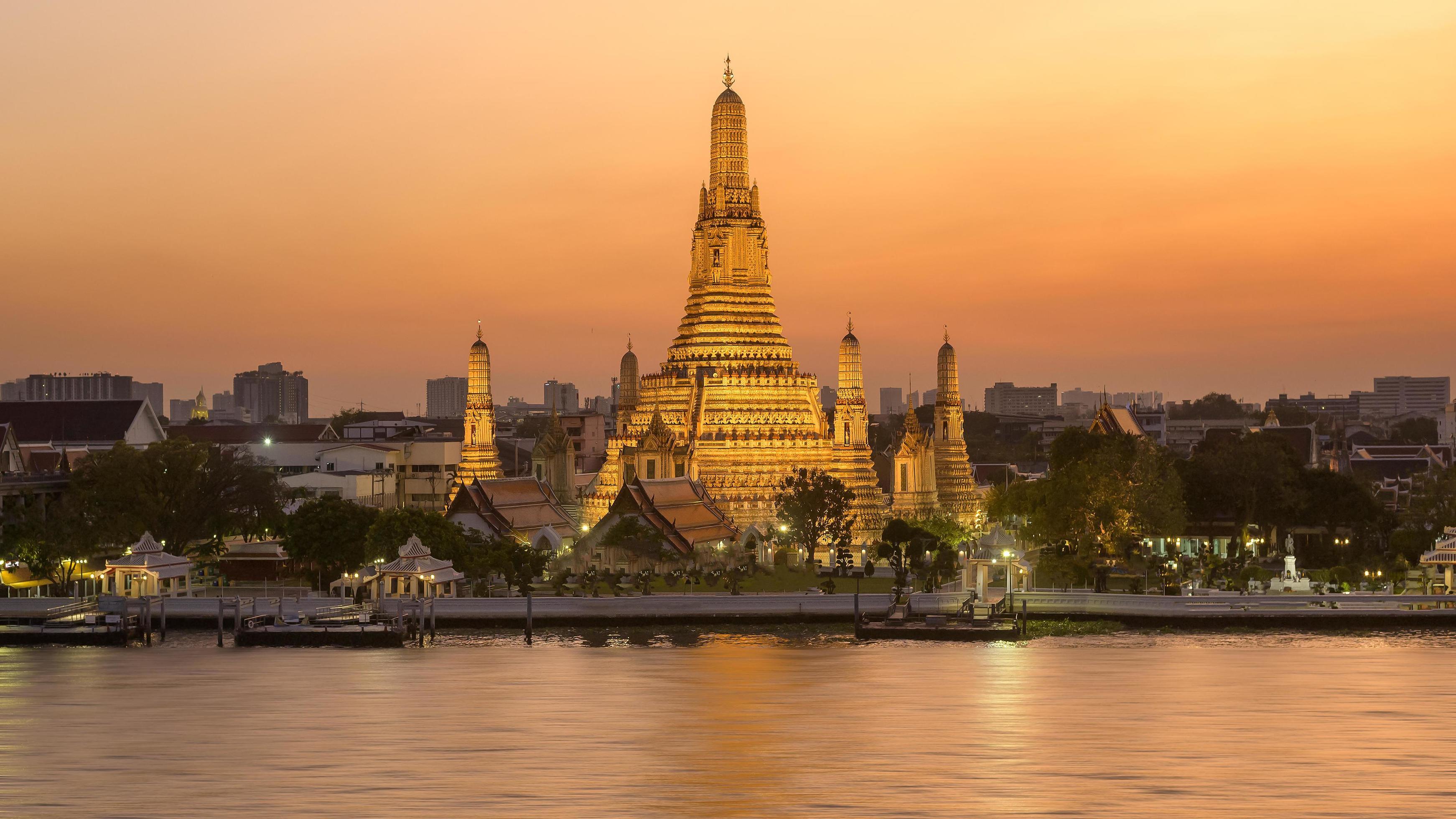 Bangkok Temples & Palace Small-Group Tour