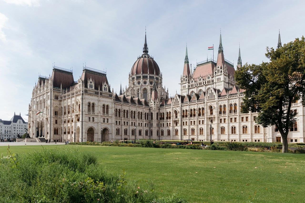 Parliament, Rose Gardens & Margaret Island Folk Music Walk
