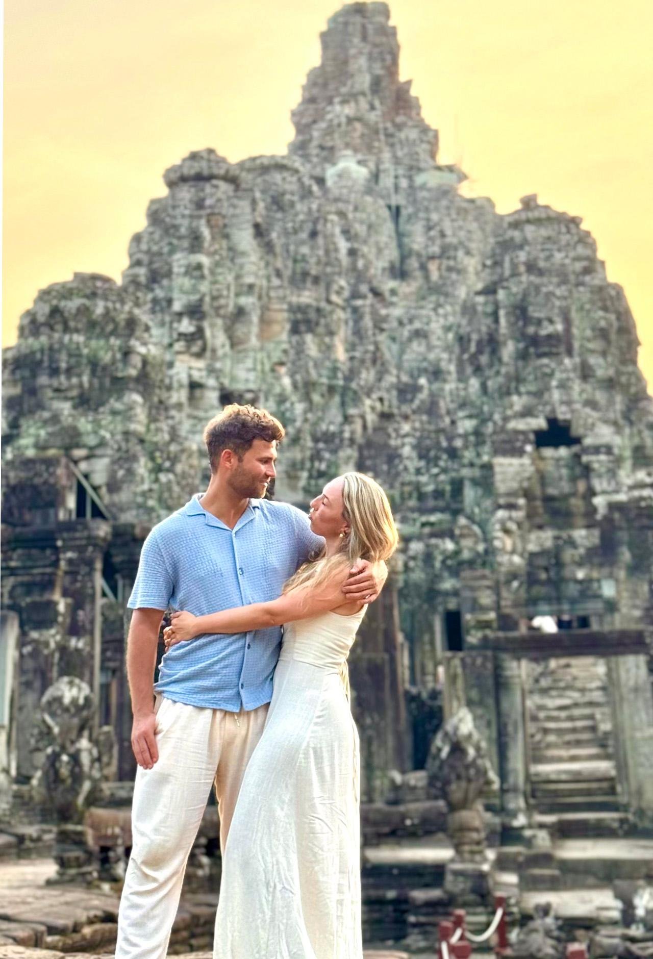 Siem Reap: Private Angkor Wat Tour with Professional Photoshoot