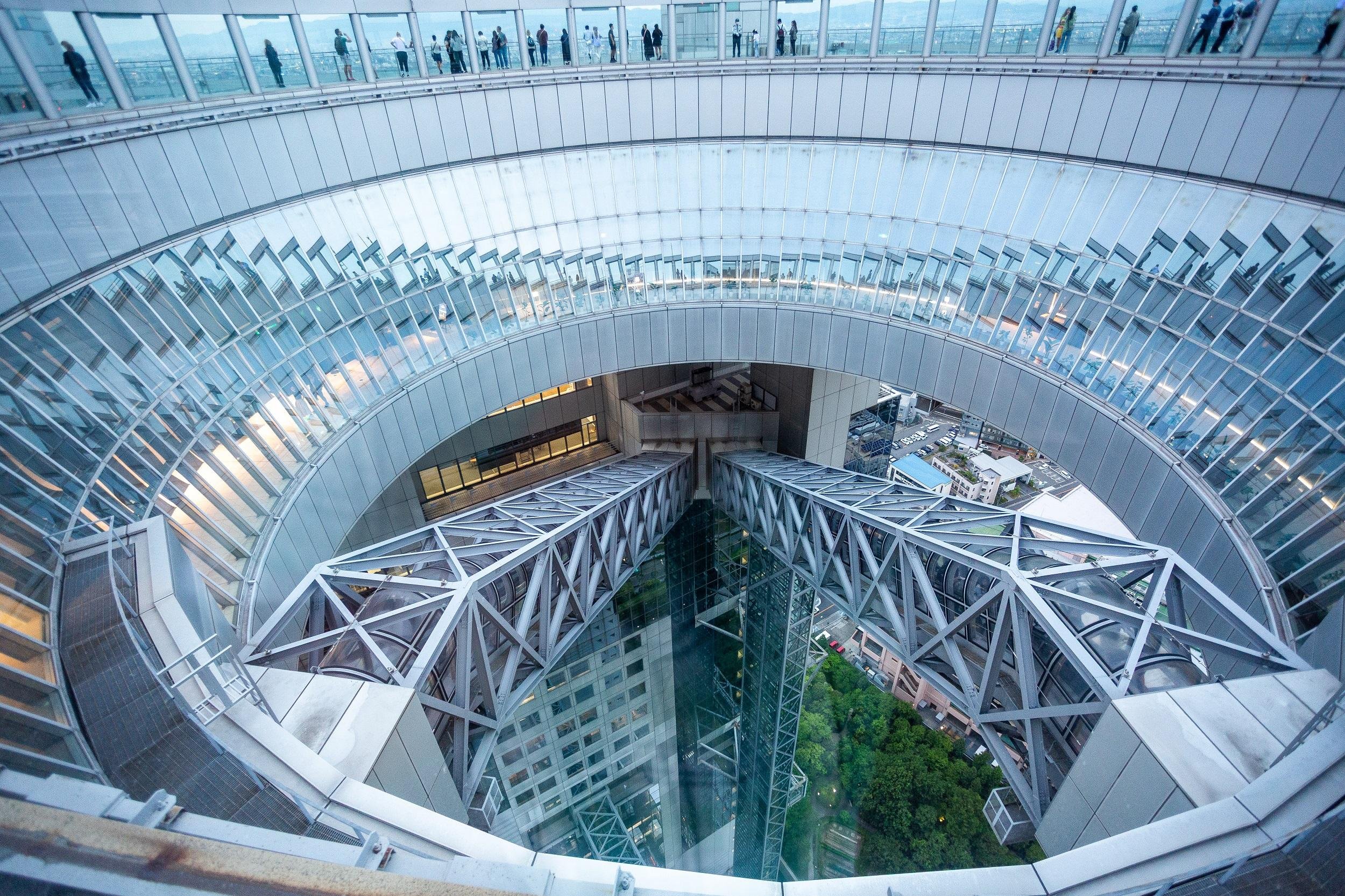 Osaka Contrast Walk: Umeda Sky Views & Nakazakicho Retro District