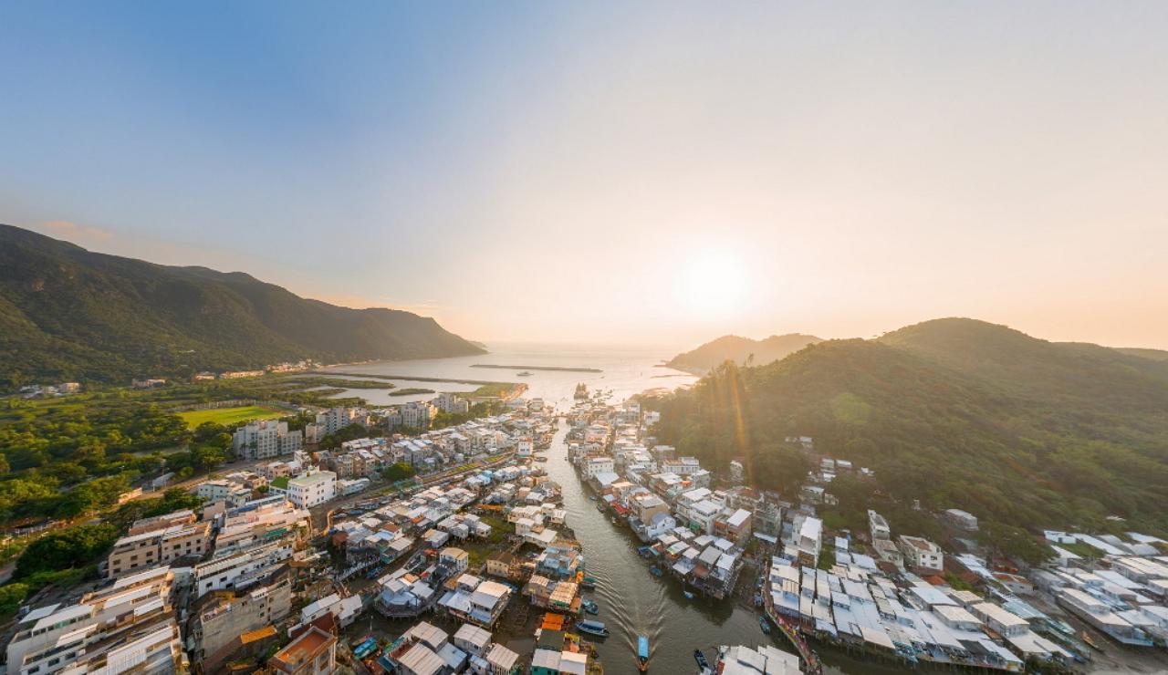 Lantau Island Discovery: Big Buddha, Tai O Village & Cable Car