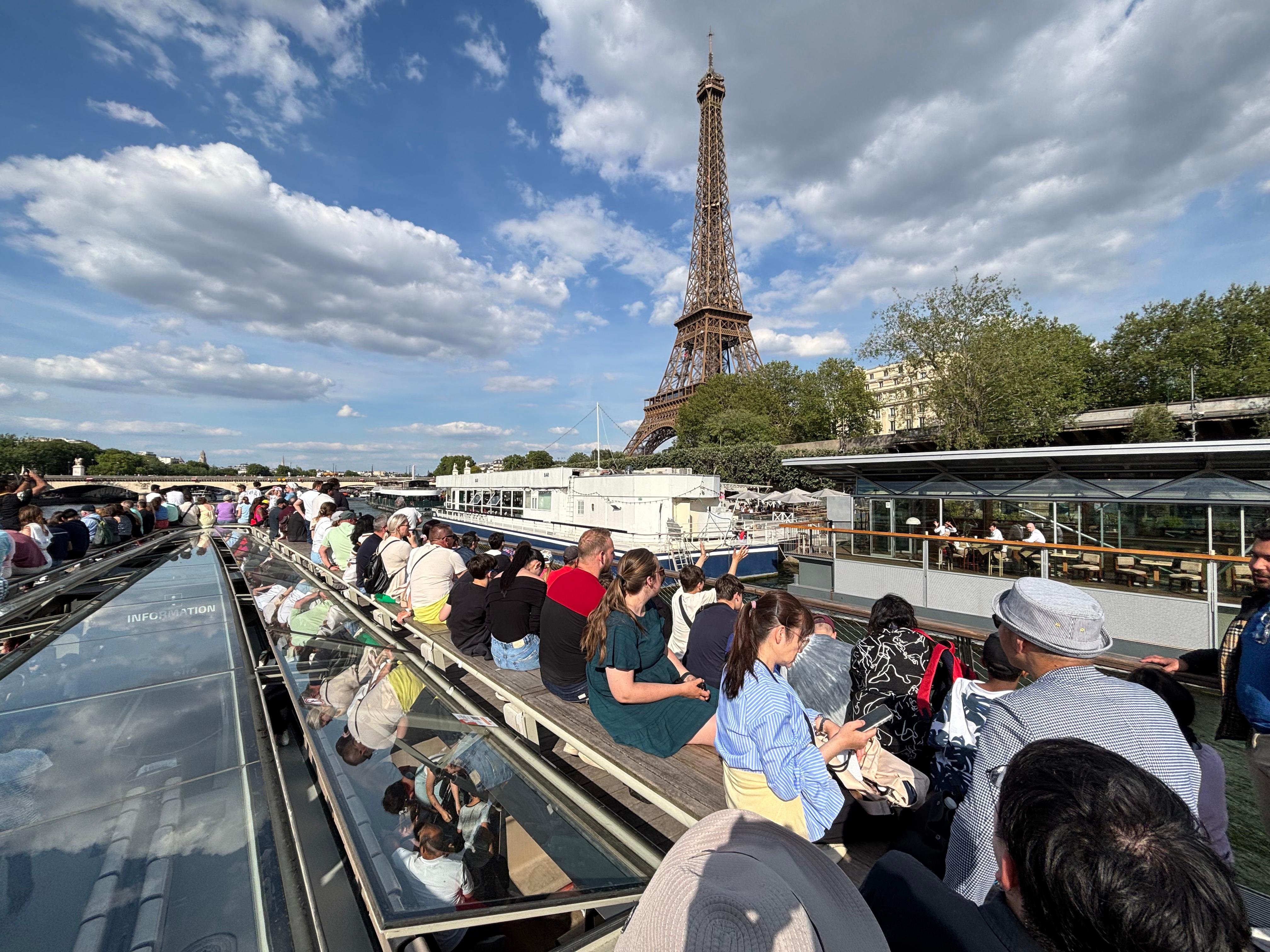 Paris: 1-Hour Seine River Sightseeing Cruise from the Eiffel Tower