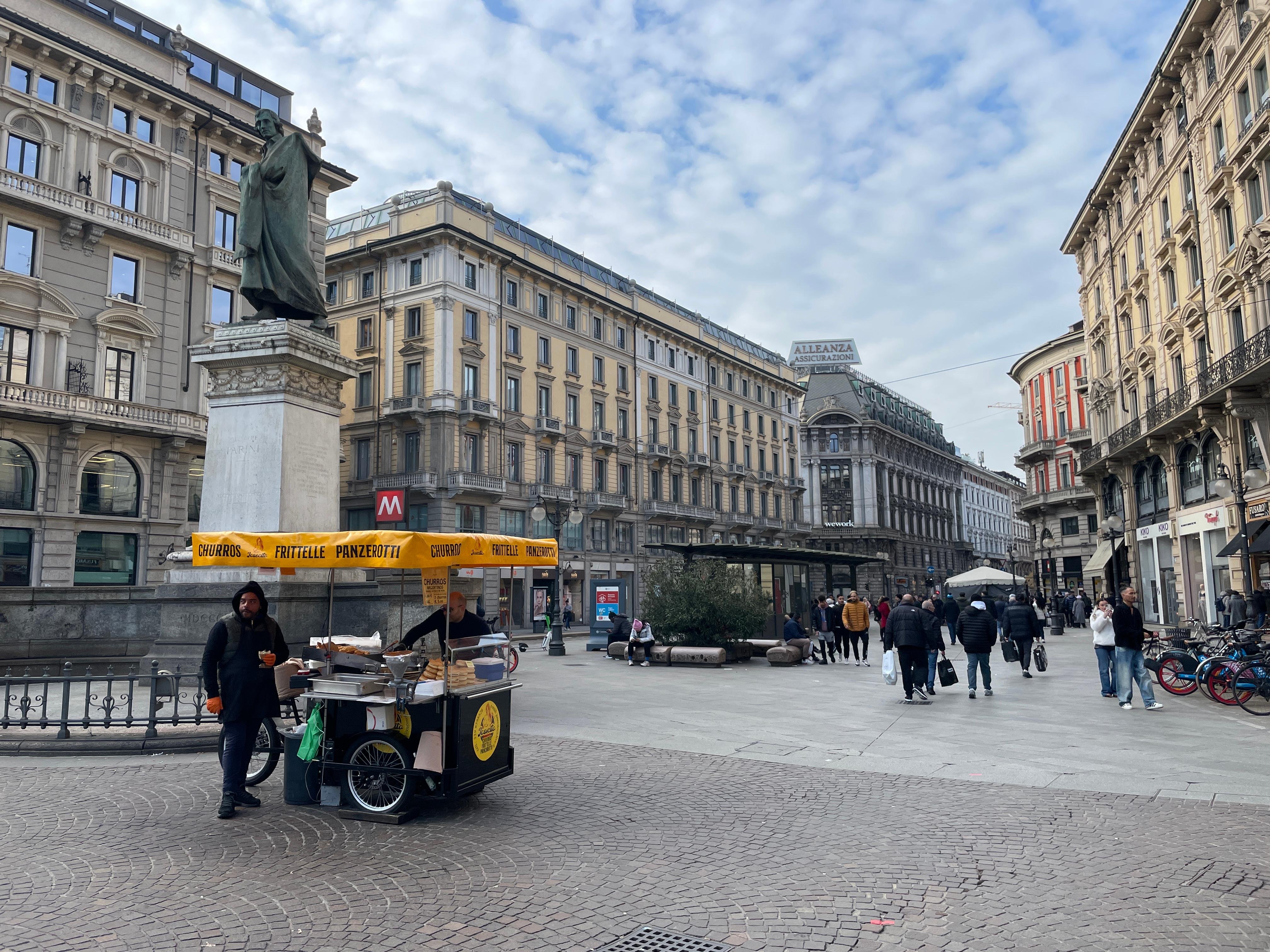 Milan History & Street Food Walk with Wine