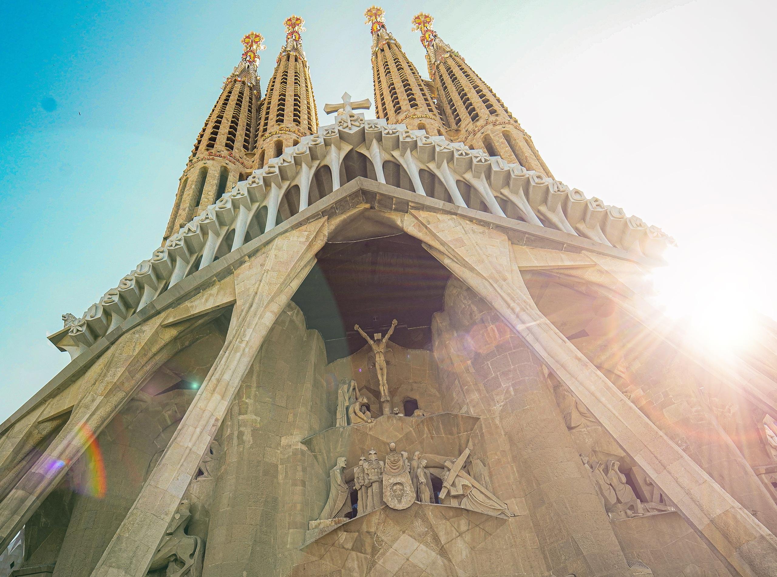 Barcelona Gaudí tours — Sagrada Família interior, Park Güell mosaics, Casa Batlló and La Pedrera — image 2