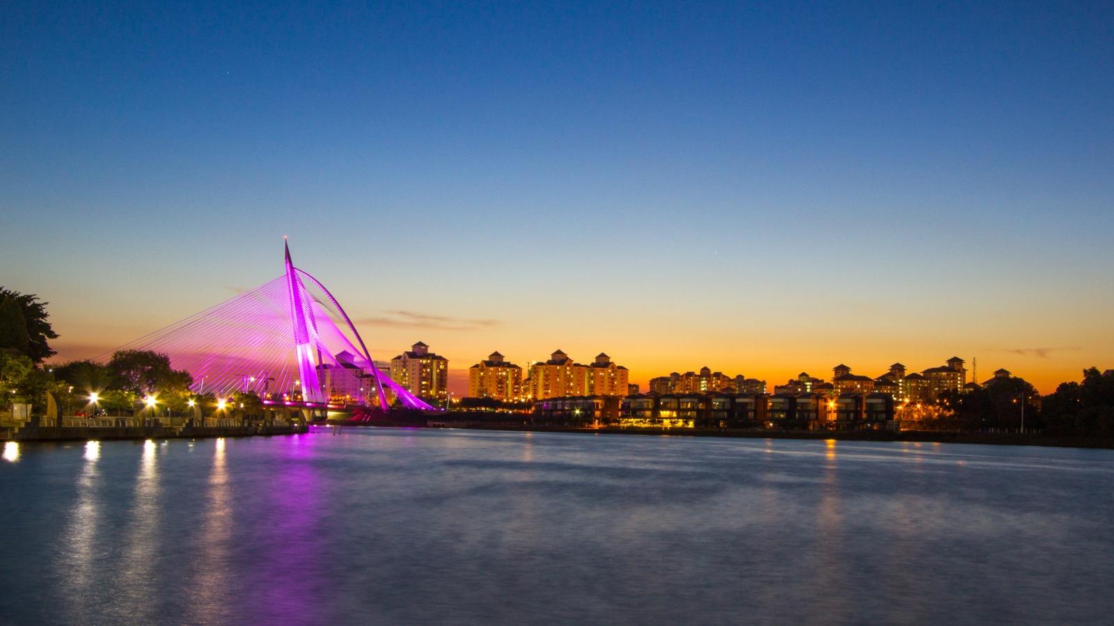 Putrajaya Sunset Cruise & Kuala Lumpur Night Tour