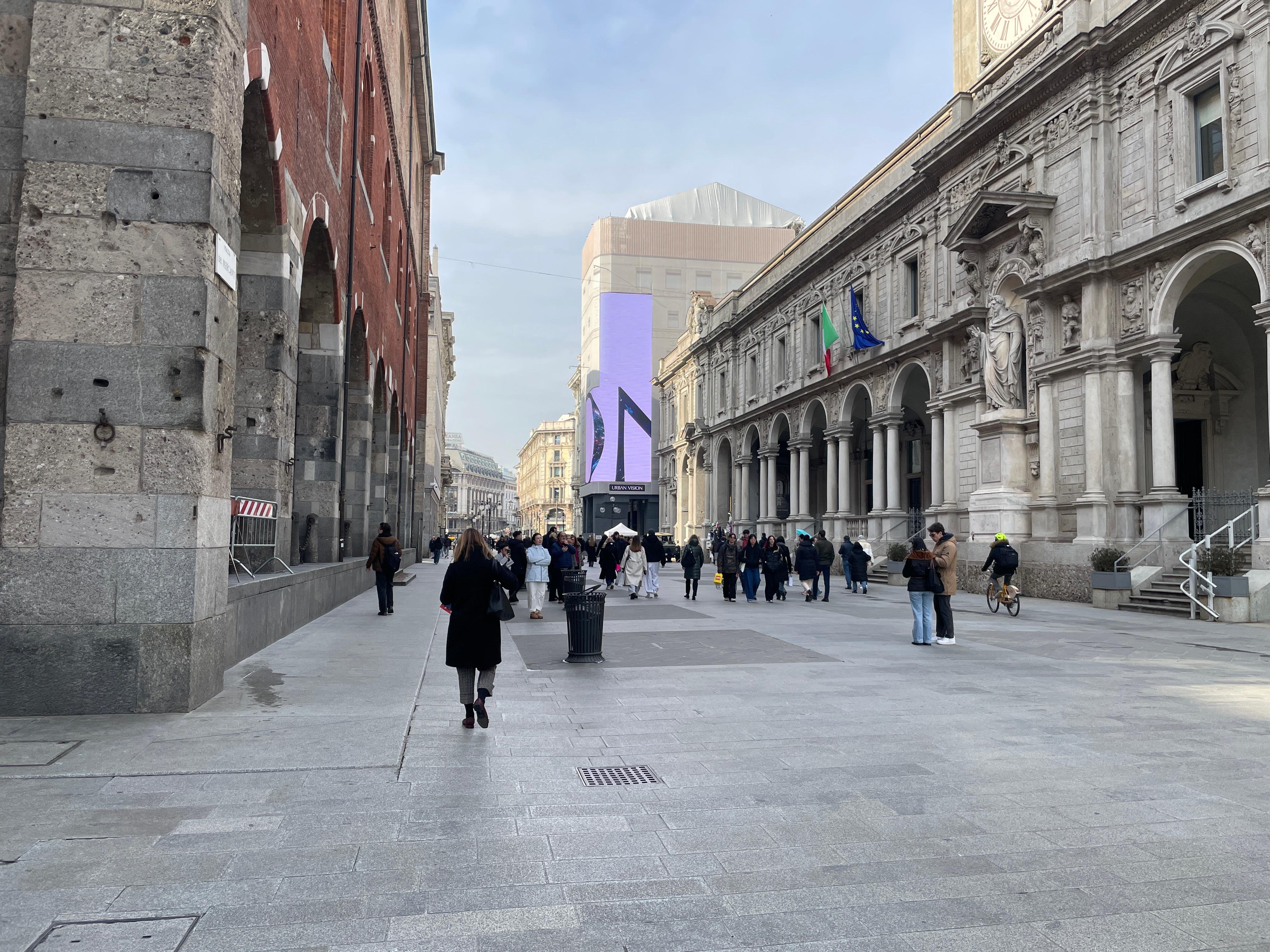 Milan History & Street Food Walk with Wine