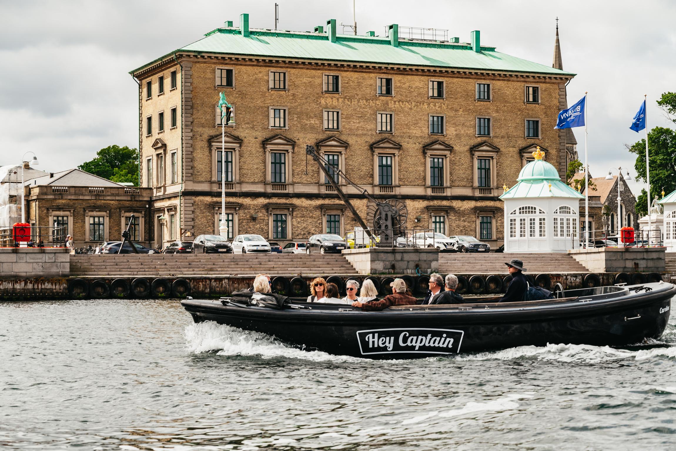 Copenhagen: Old Canals and Hidden Gems Social Boat Tour