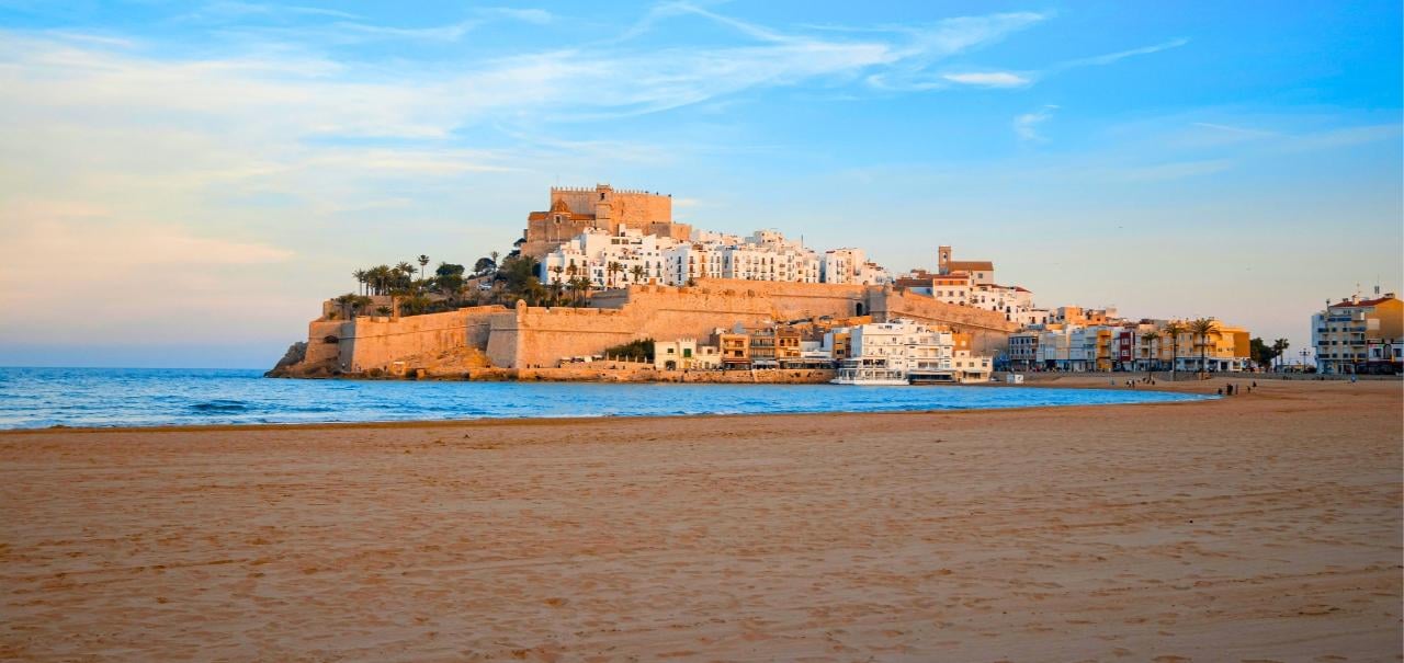Peñíscola Day Tour: Medieval Castle, Old Town & Mediterranean Beach