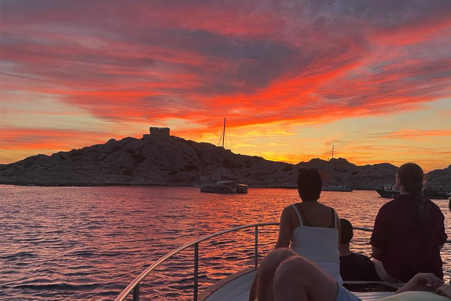 Marseille Sunset Sail: Frioul Islands Cruise with Organic Dinner & Wine