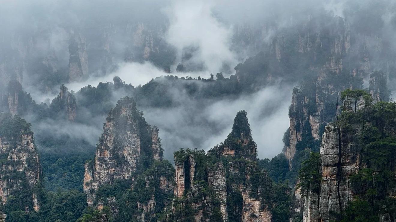 2-Day Zhangjiajie Avatar Mountains & Tianmen Adventure