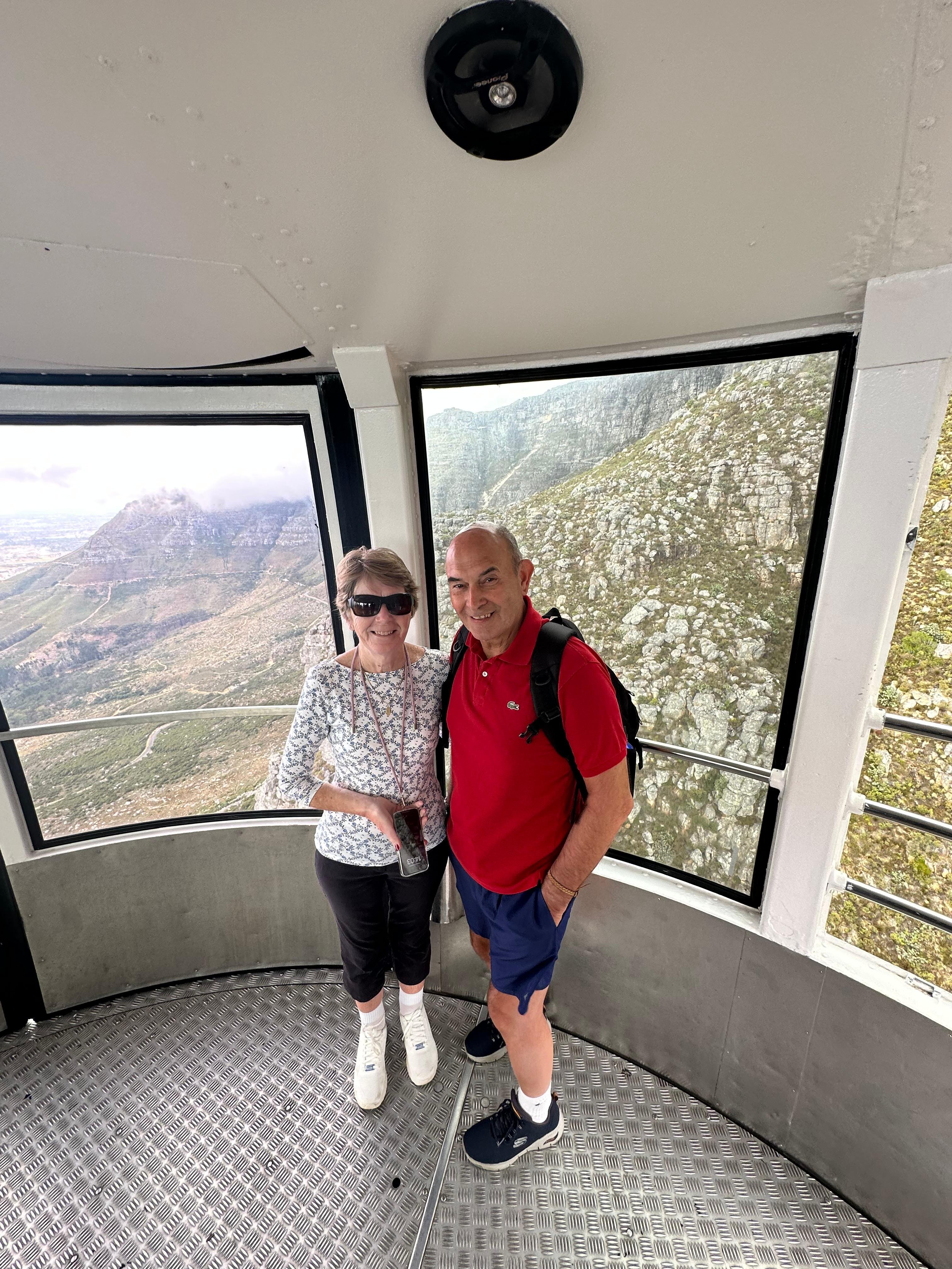 Cape Town Highlights: Table Mountain & Boulders Beach Full-Day Tour