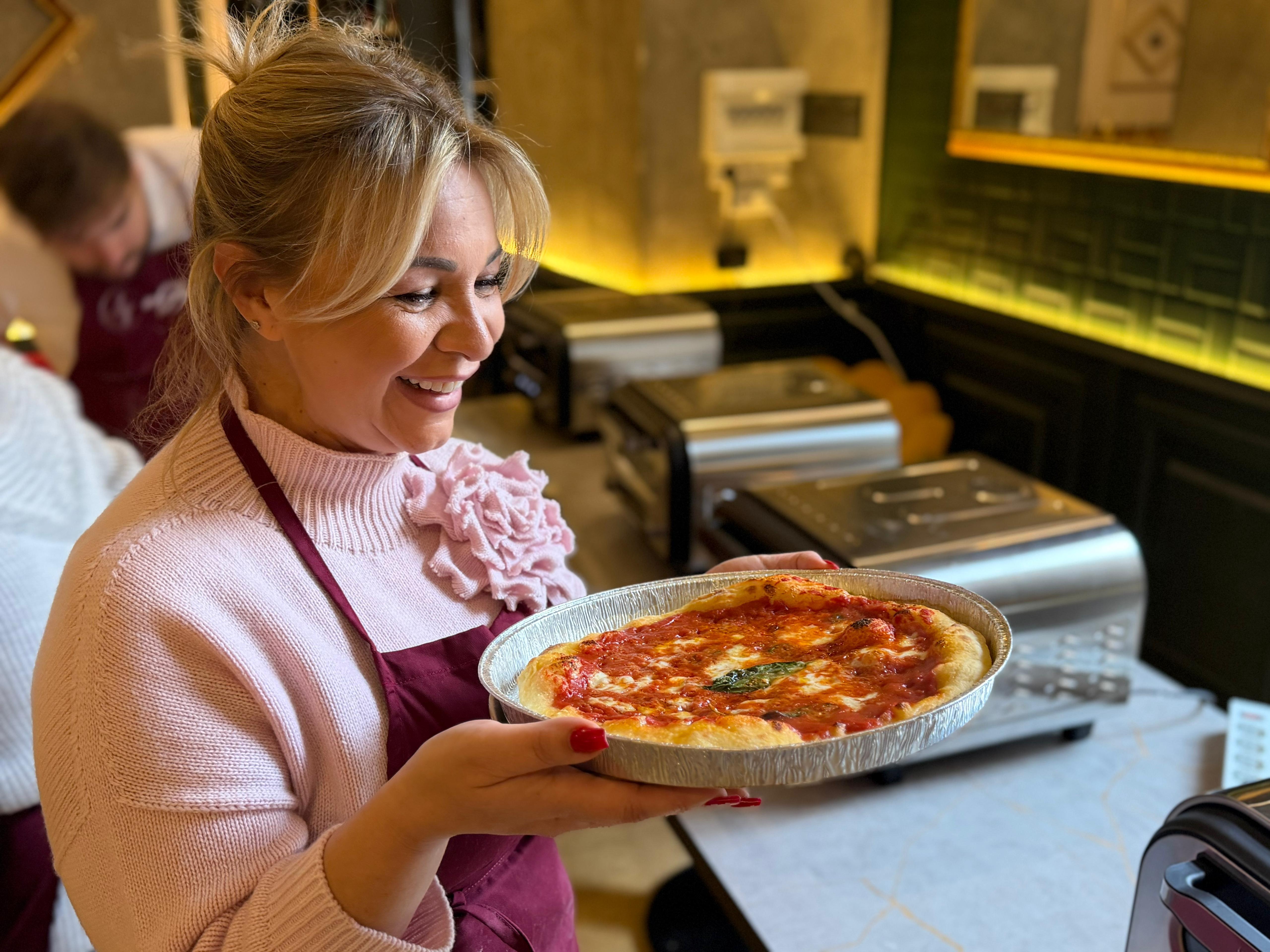 Neapolitan Pizza & Tiramisu Cooking Class with Drinks and Appetizers