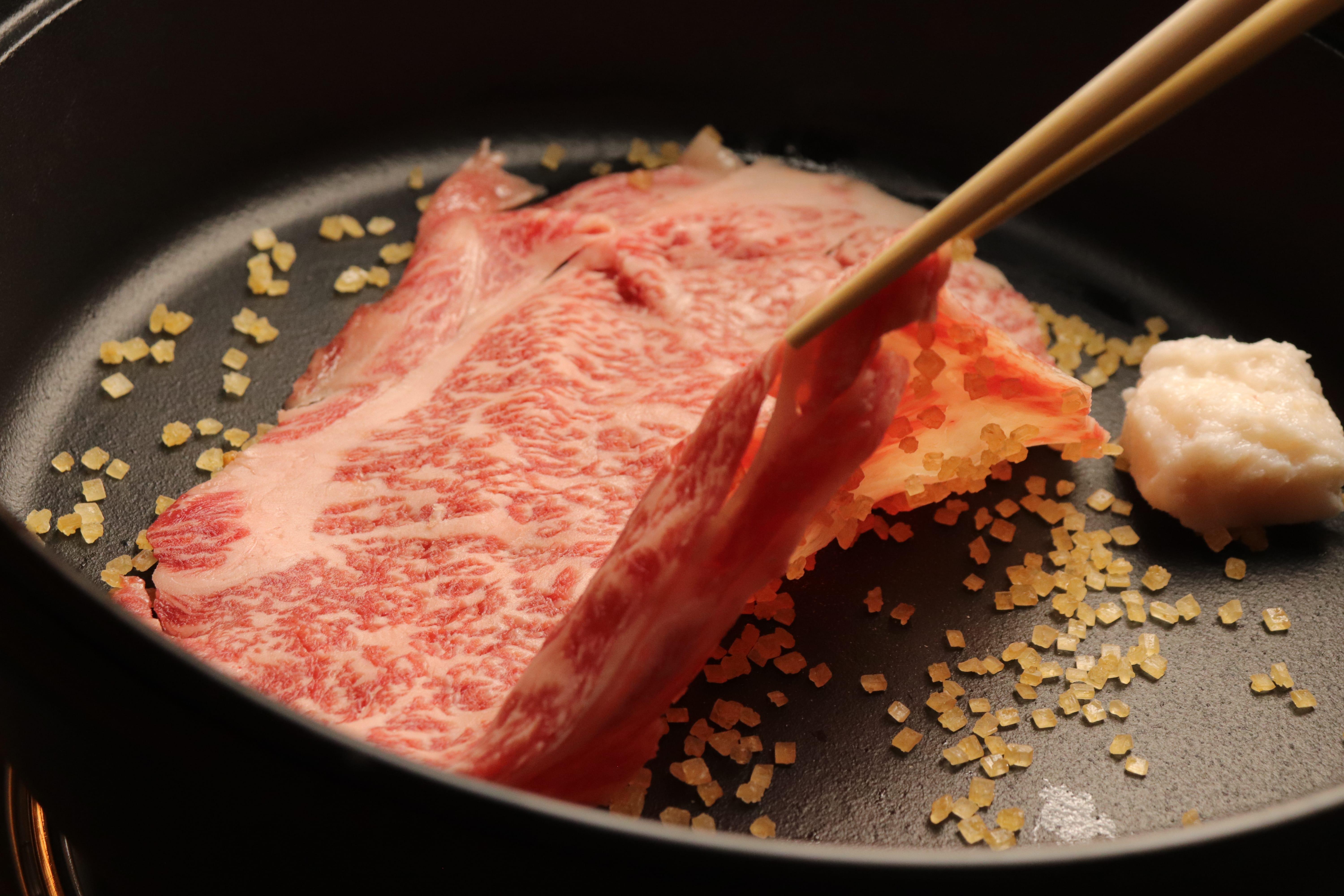Osaka Sumo Demonstration & Premium Wagyu Sukiyaki Dinner with Front-Row Seats