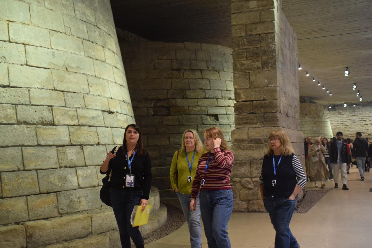 Paris Louvre Highlights: Small-Group Guided Tour with Fast-Track Entry