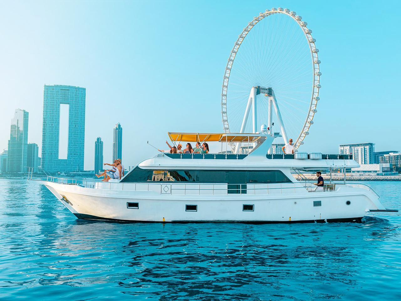 Dubai Sunset Yacht Cruise with Snacks & Drinks