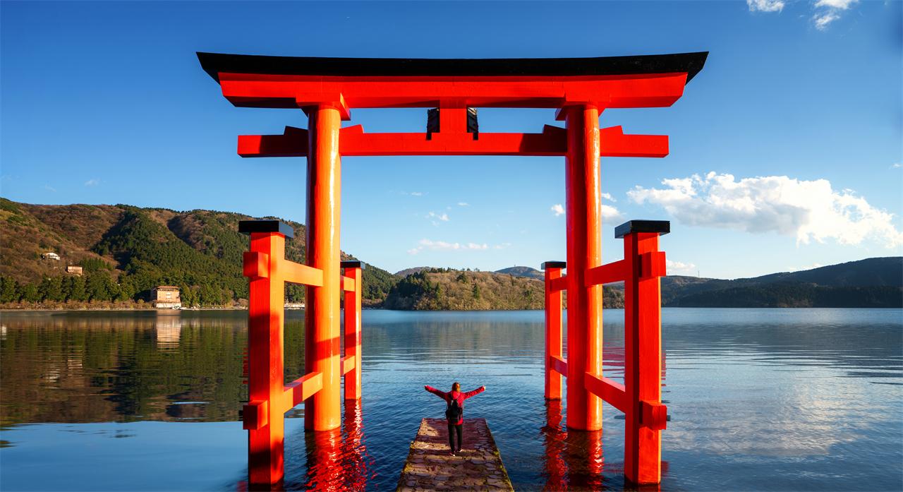 Hakone one day tour from Tokyo — Mt. Fuji, Lake Ashi, and Hakone Ropeway — photo 2