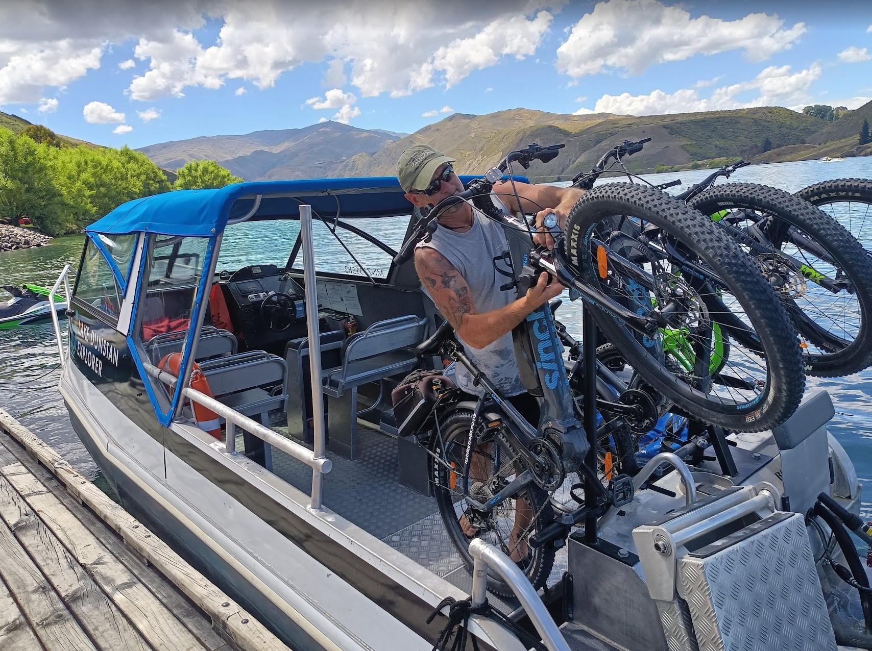 Lake Dunstan Trail with E-Bike and Scenic Boat Return