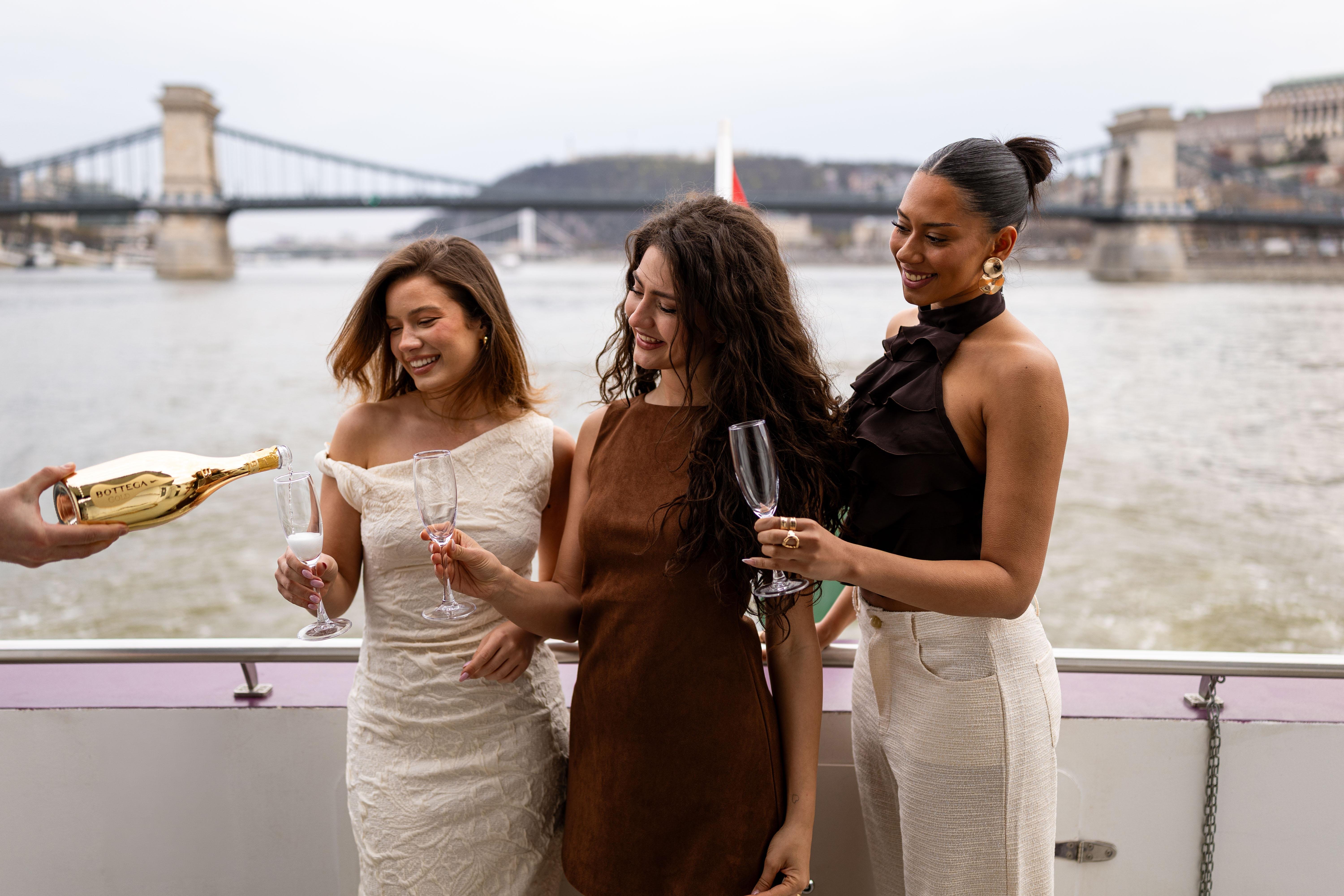 Evening Prosecco River Cruise in Budapest