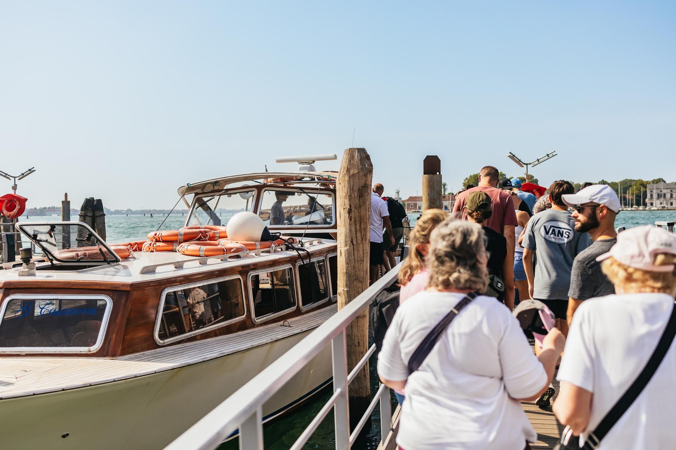 Murano & Burano Guided Tour by Private Boat with Glassmaking — gallery image 7