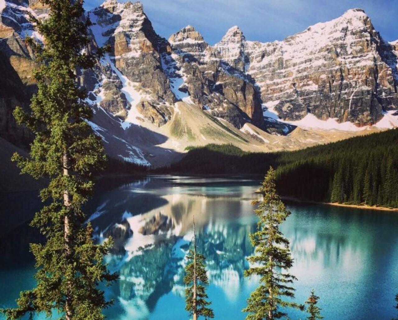 Banff: Lake Louise & Moraine Lake Guided Day Tour with Hotel Pickup