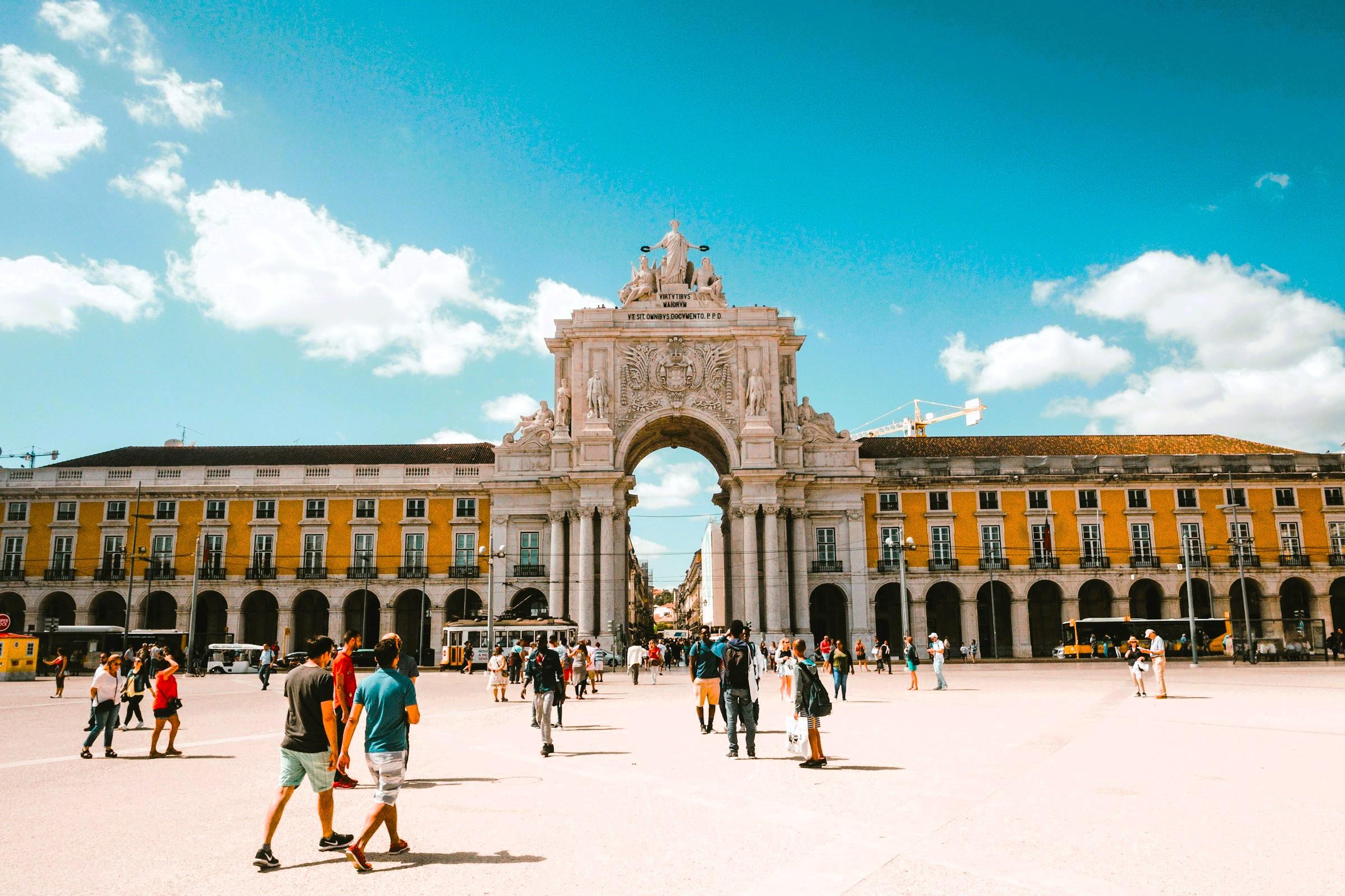 Lisbon Day Trip from Algarve with Shopping Time