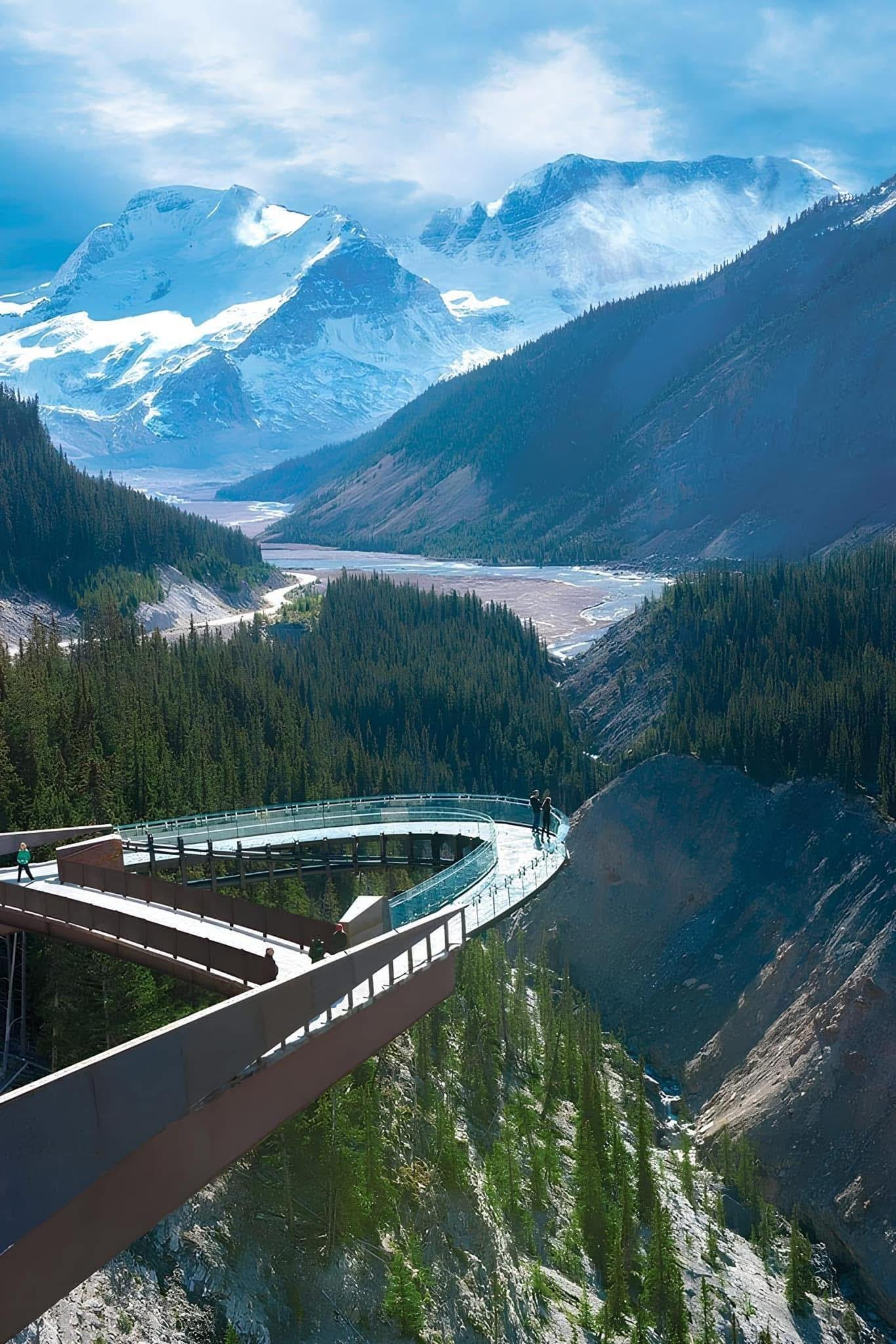 Icefields Parkway tour from Calgary — Columbia Icefield, Skywalk and Peyto Lake