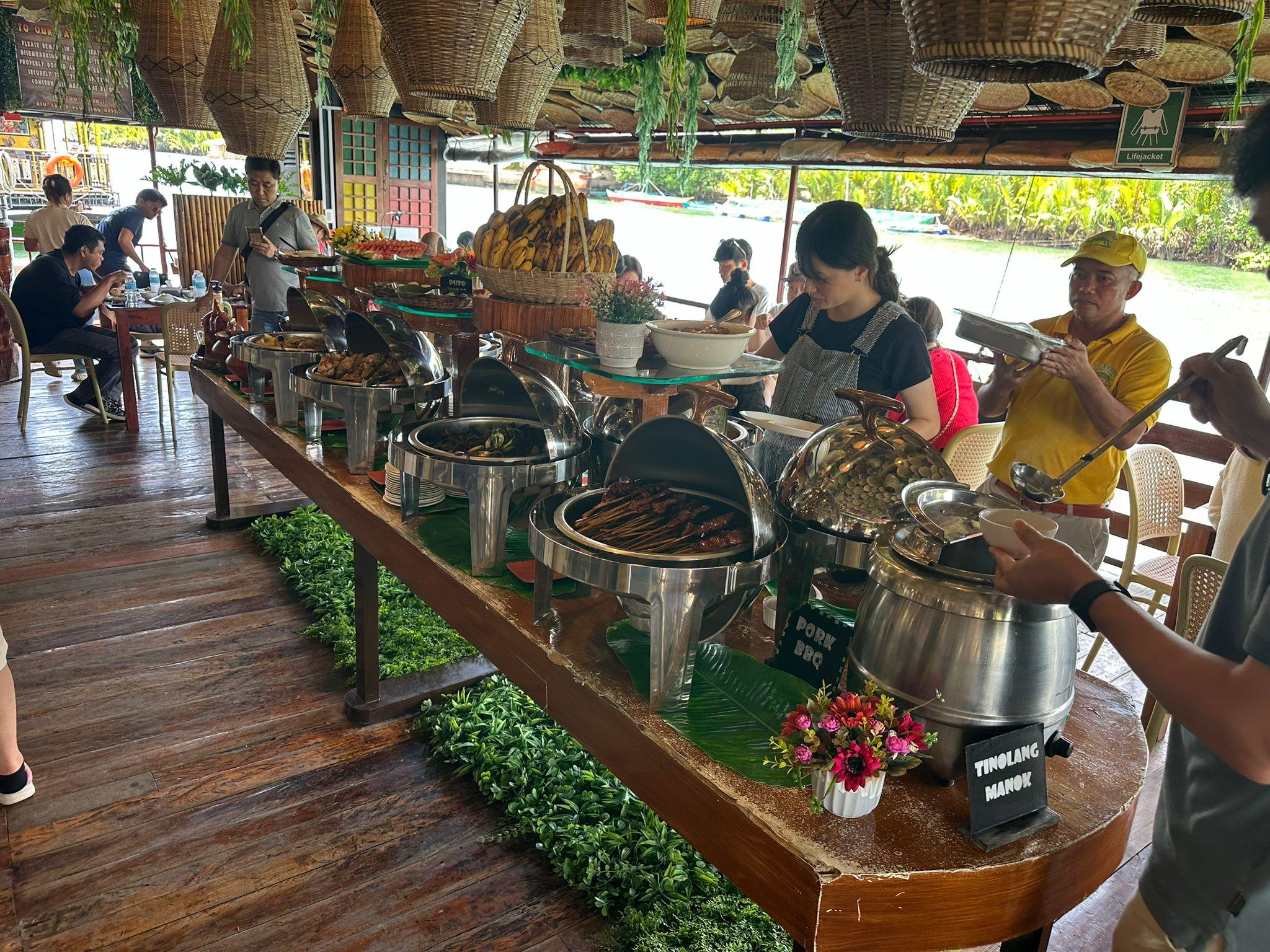 Bohol Day Trip from Cebu: Chocolate Hills, Tarsiers & Loboc River Cruise