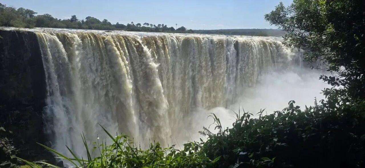 Victoria Falls to Kasane Airport Transfer with Sightseeing Stops