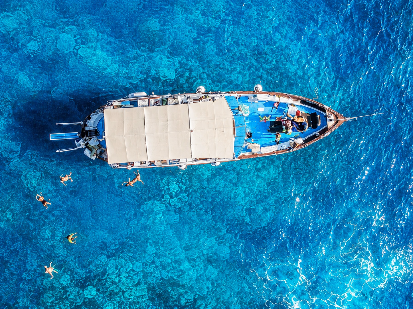 Ischia Full-Island Boat Tour with Neapolitan Lunch & Snorkeling