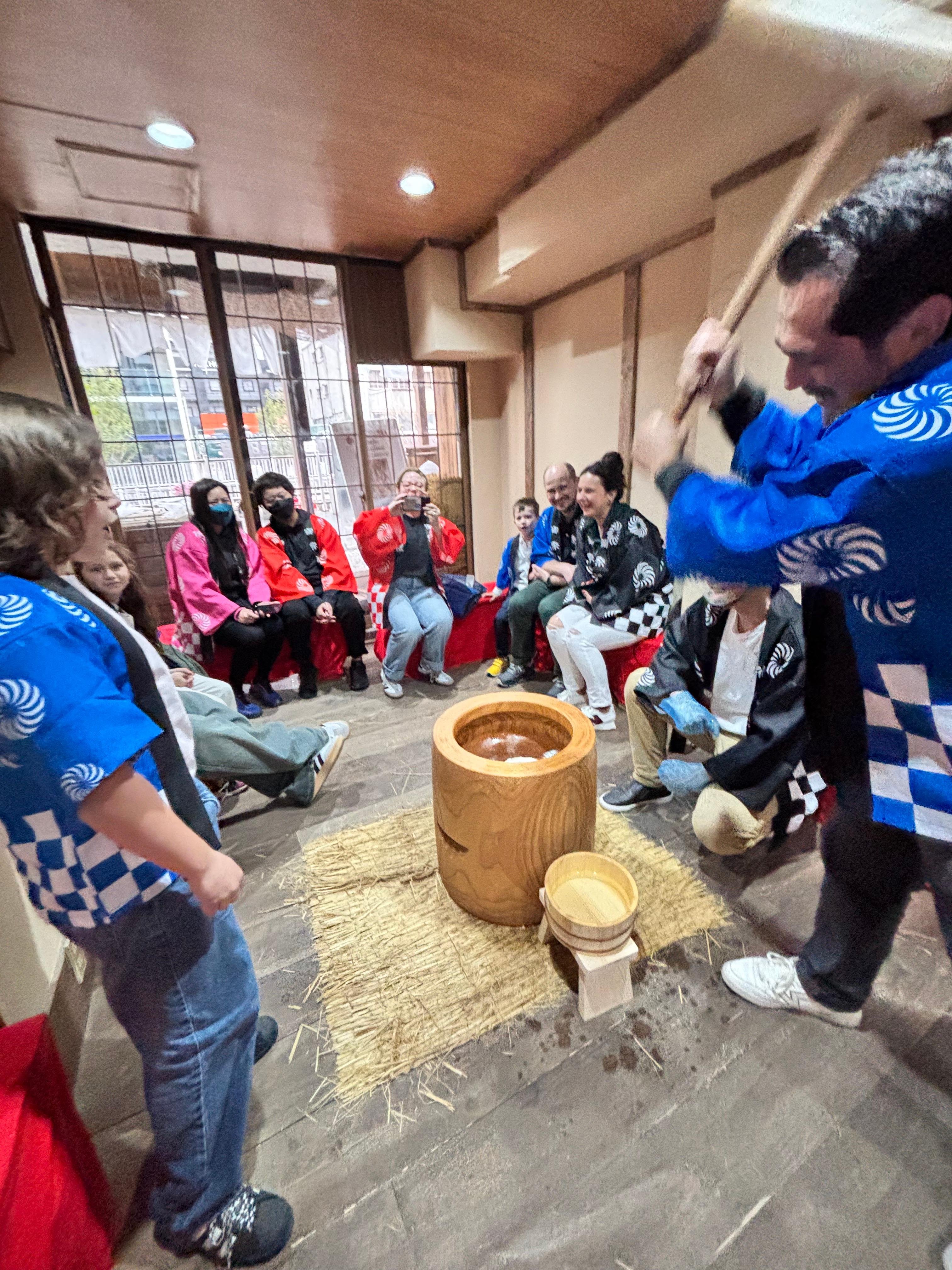 Osaka: Traditional Mochi Pounding Experience with Tasting