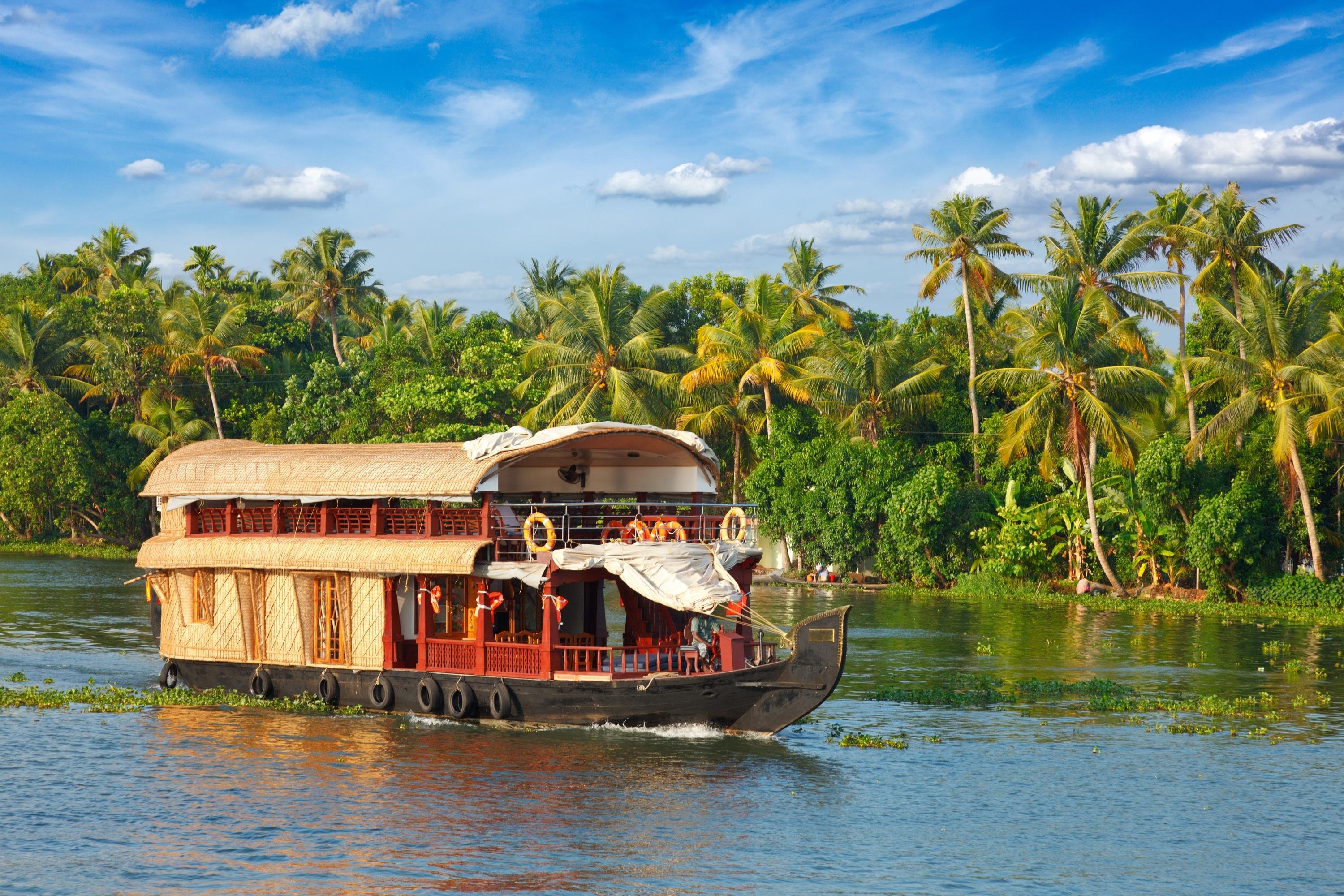 5-Day Private Kerala Highlights: Munnar, Thekkady & Alleppey