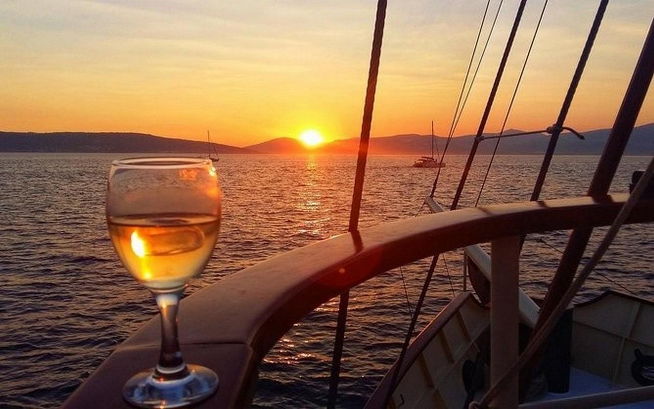 Varna Sunset Sailing with Sparkling Wine & Pirate Adventure