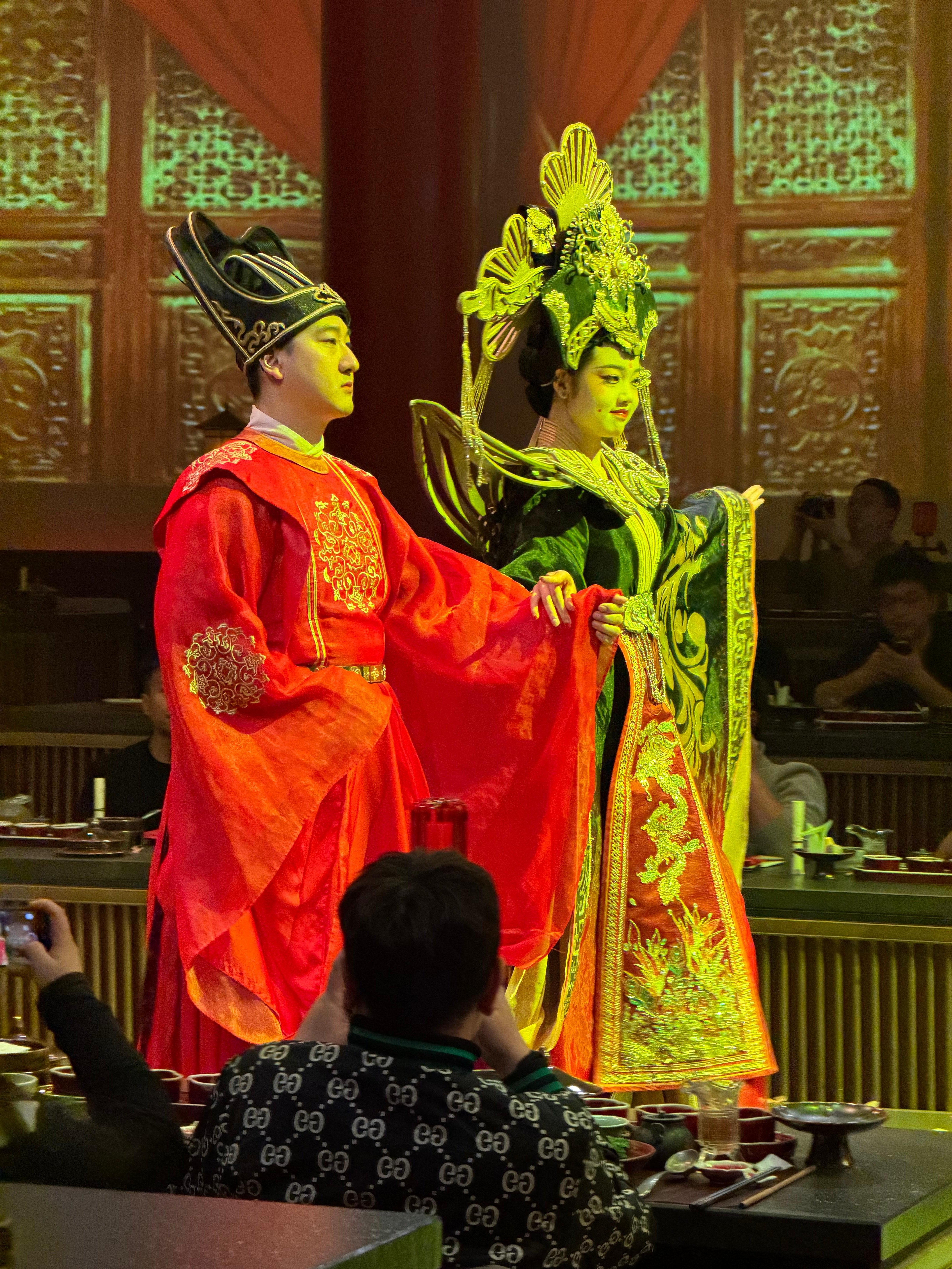 Luoyang: Imperial Tang Dynasty Banquet & Costume Experience