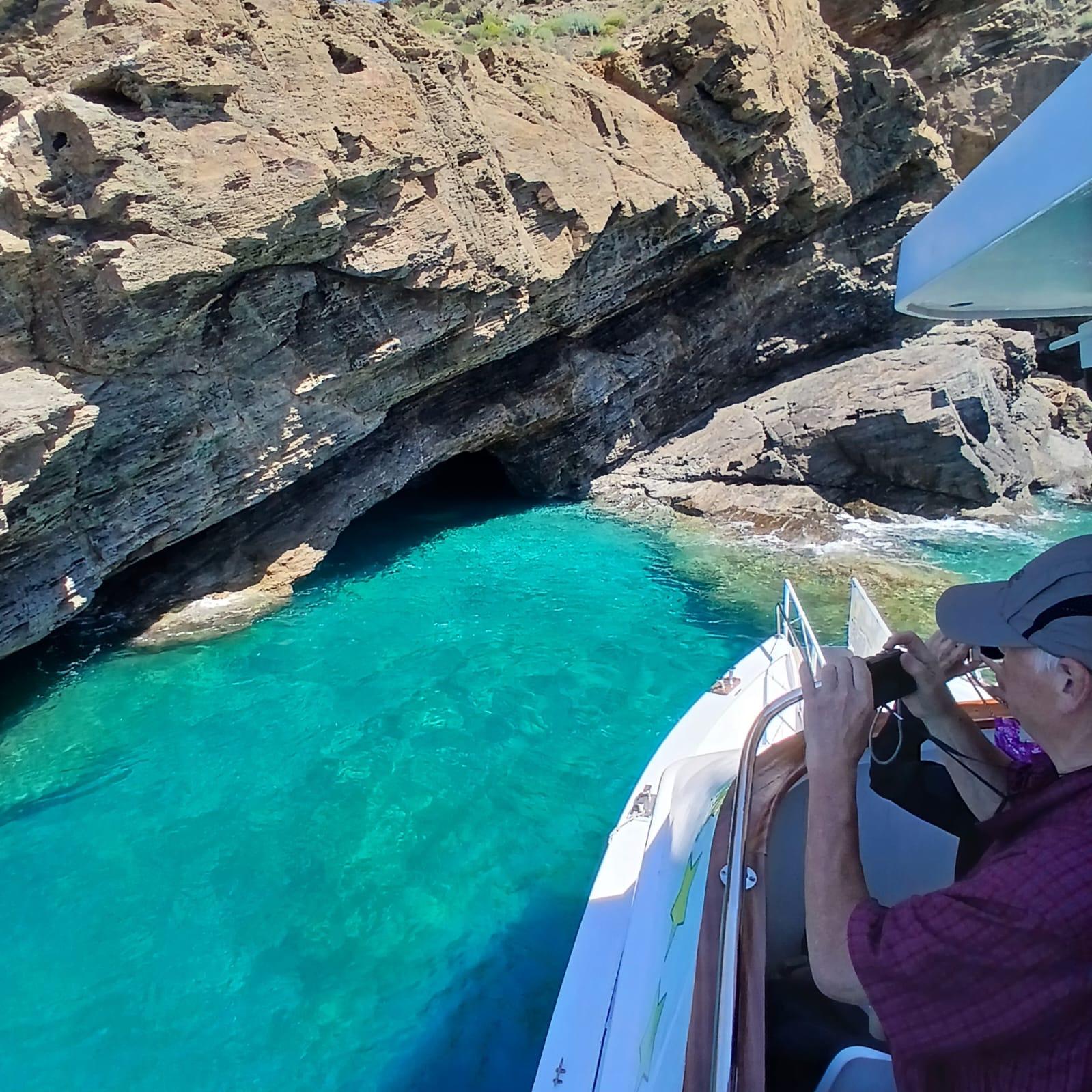 Full-Day Elba Island Coastal Circuit by Boat
