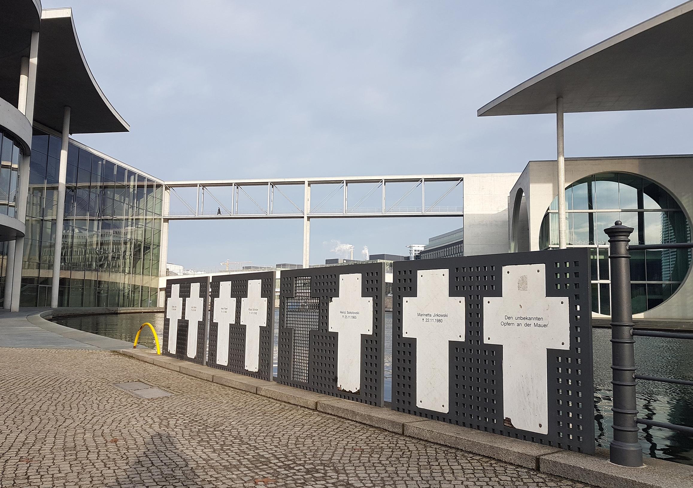 Berlin: Guided Walking Tour around the Reichstag