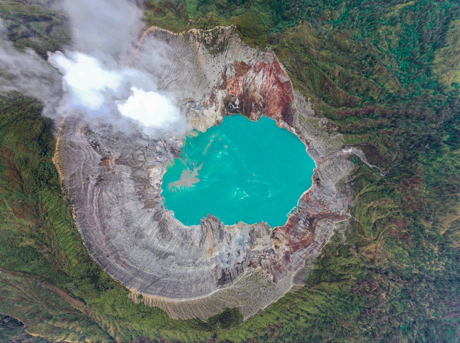 Ijen Crater Sunrise & Blue Fire Trek: All-Inclusive Adventure