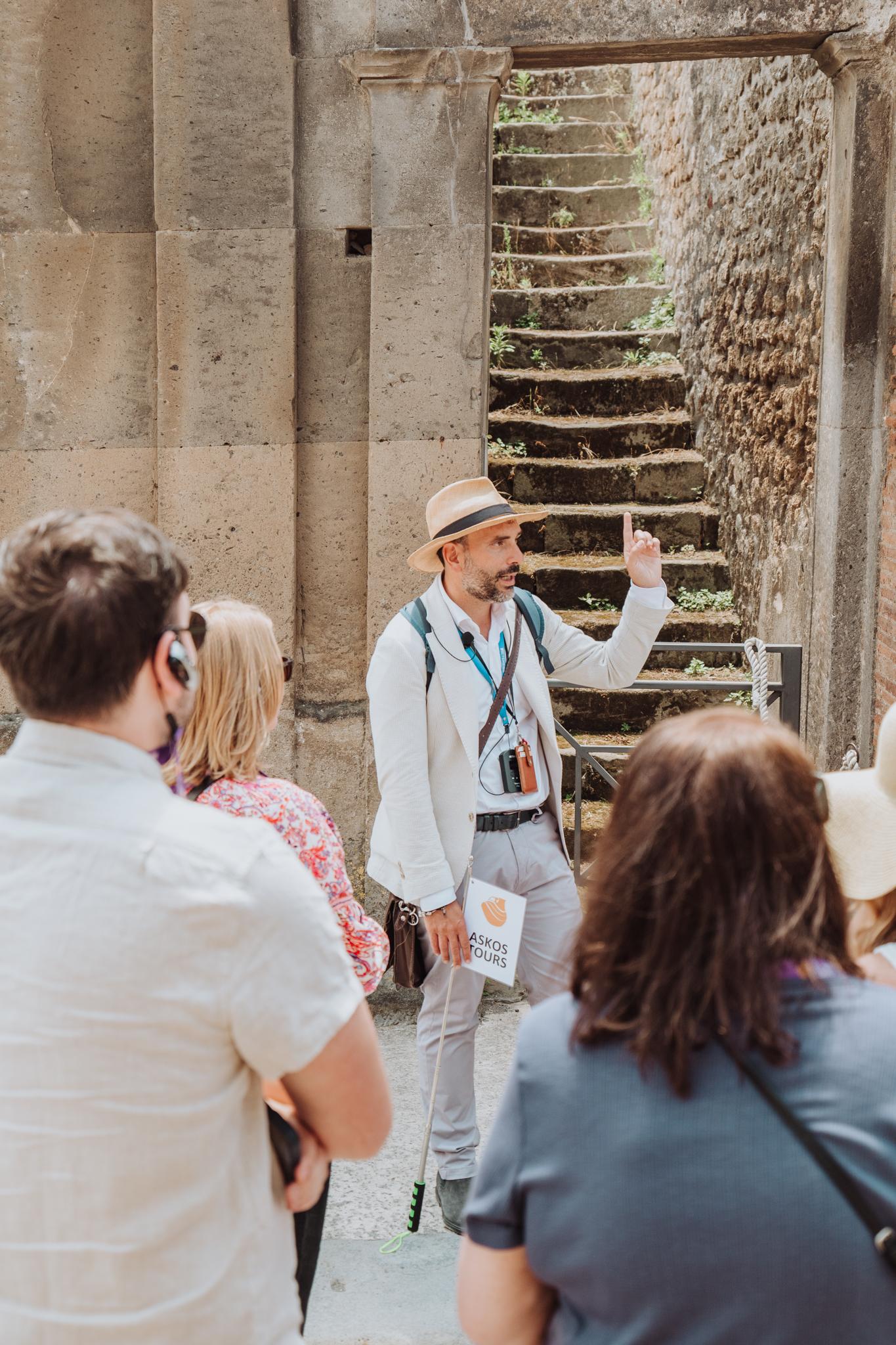 Pompeii archaeologist tour — guided walk through the ancient Roman city — image 5