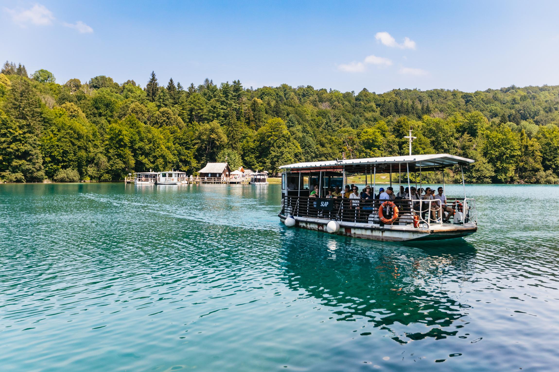 Split to Plitvice Lakes Day Trip with Boat & Train