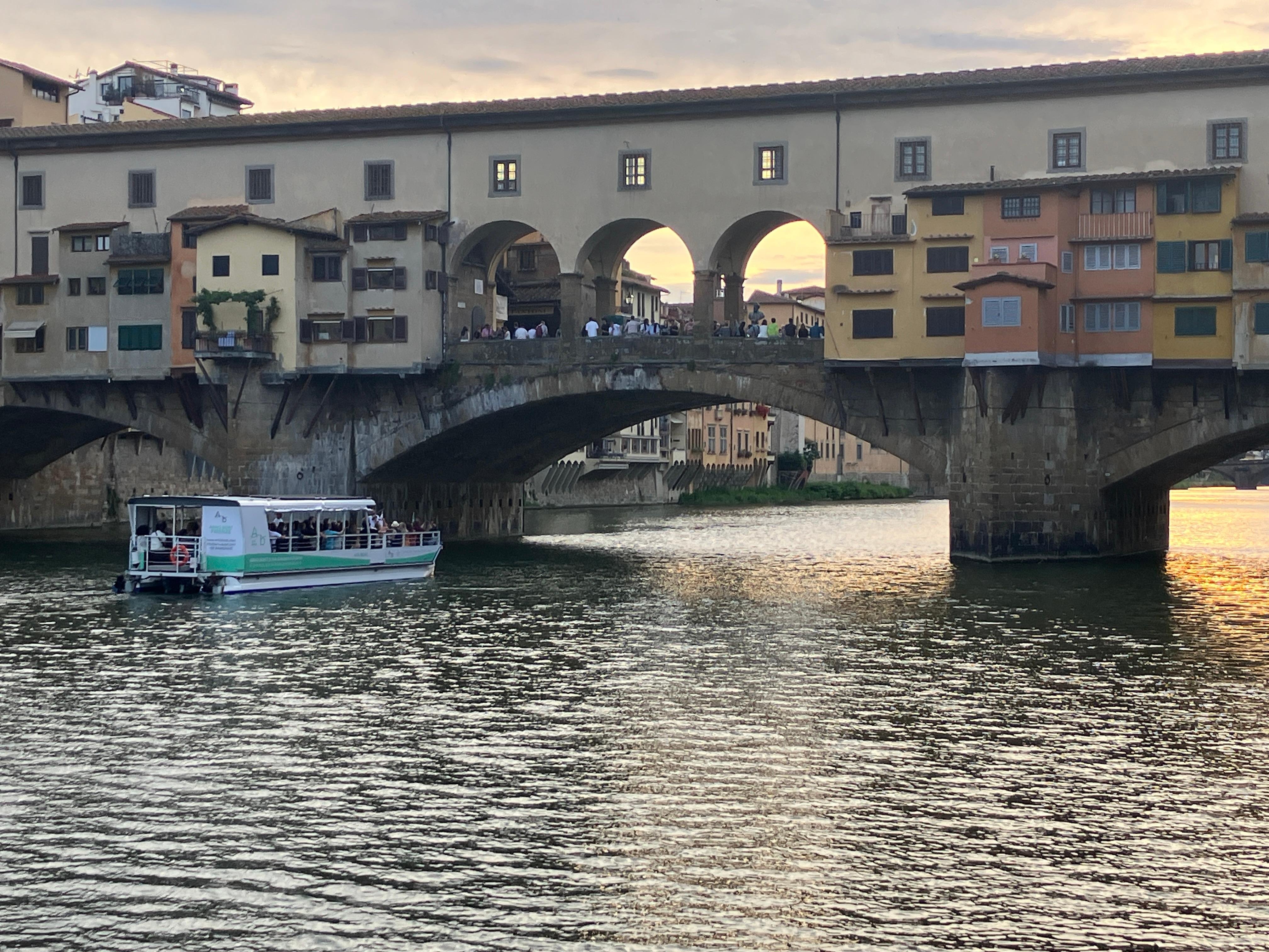 Arno River Electric Boat Tour with Tuscan Picnic