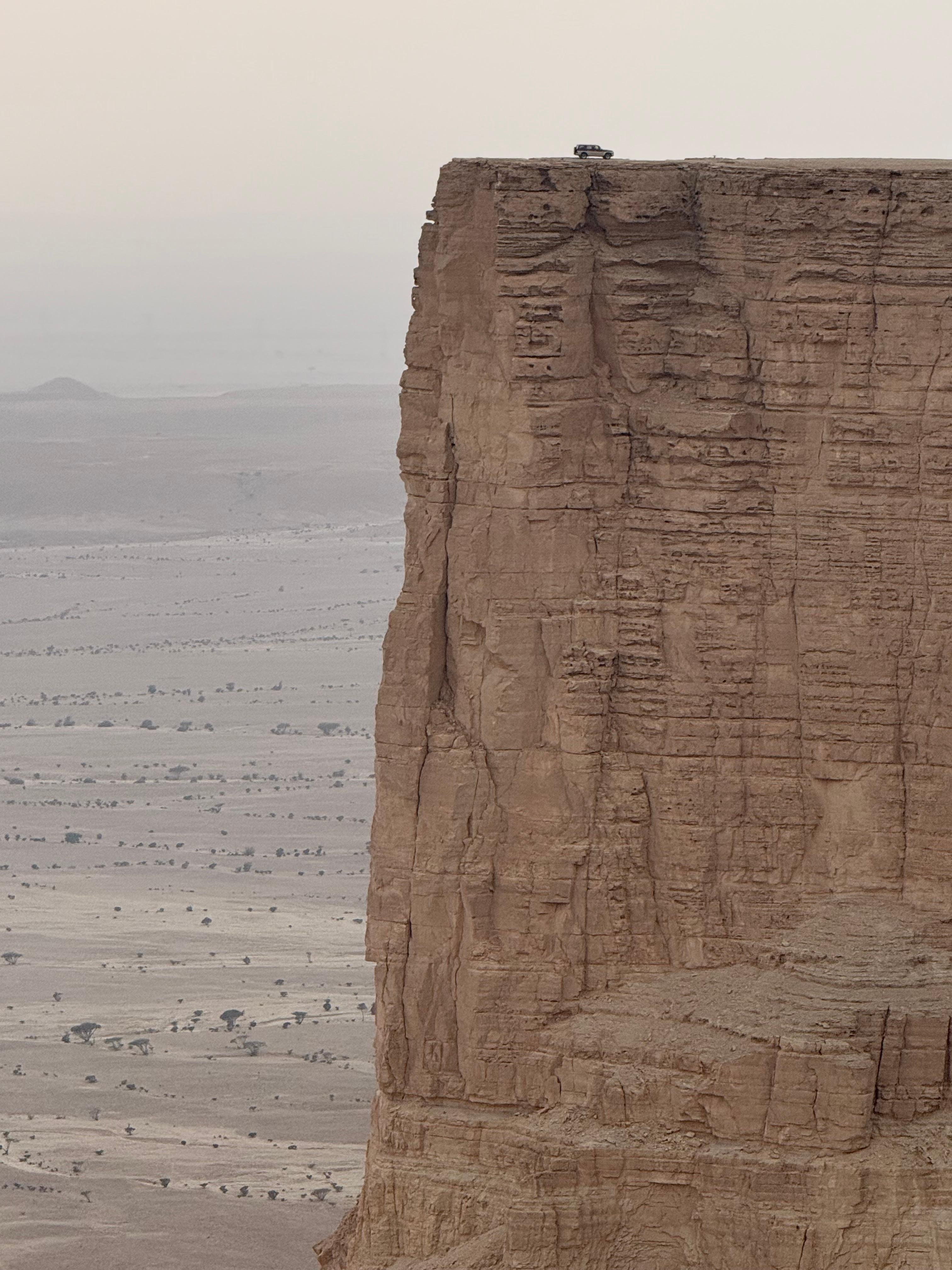 Riyadh VIP Private Tour: Edge of the World & Darb Al-Manjoor