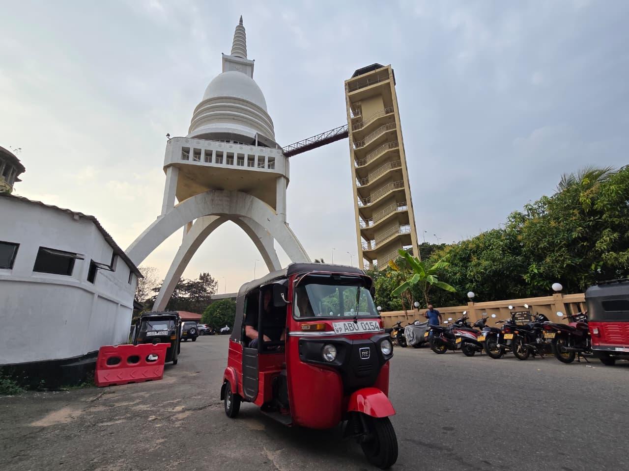 Colombo Tuk Tuk Discovery: Morning or Evening City Adventure