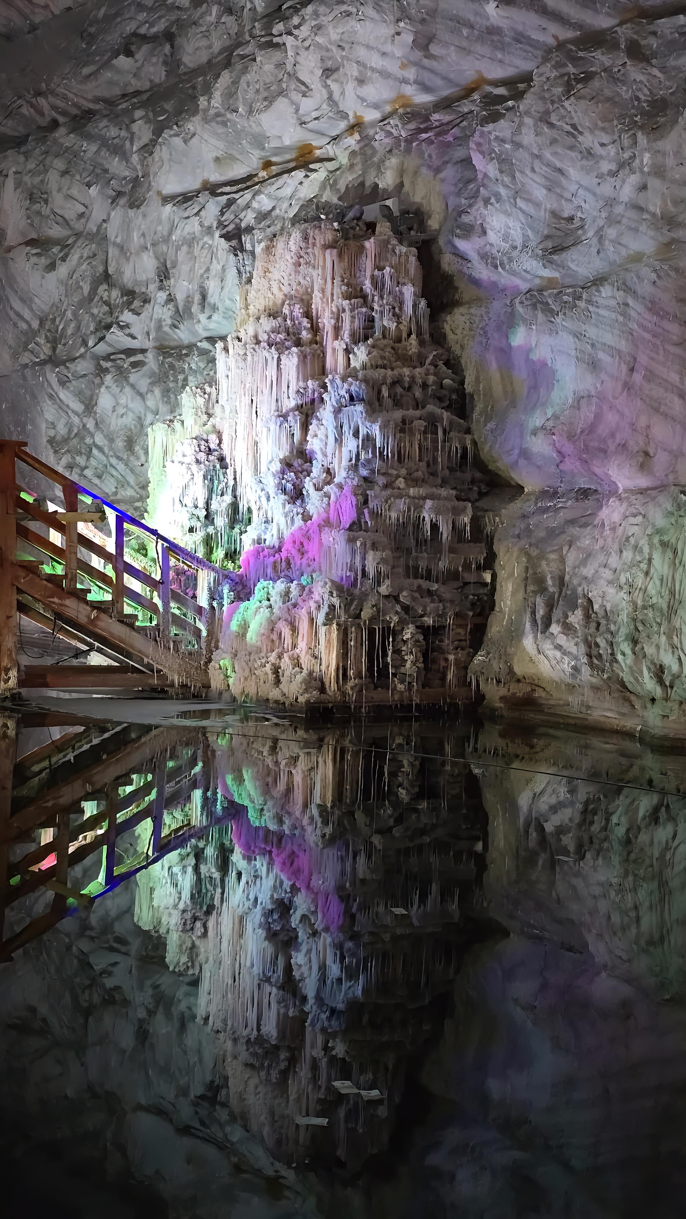 Bucharest: Slanic Salt Mine & Dracula’s Tomb Premium Day Tour