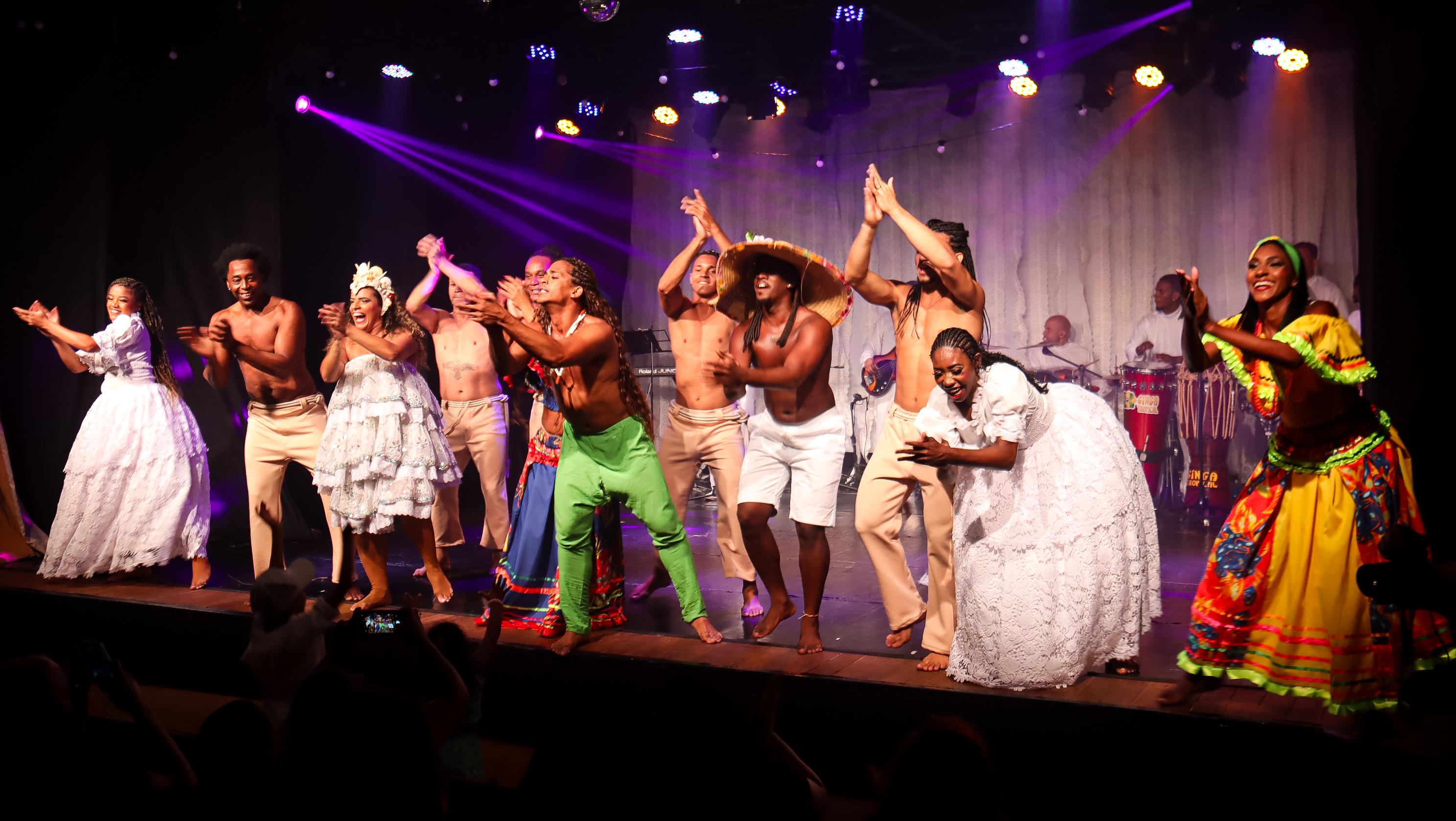 Ginga Tropical: Samba & Brazilian Folklore Show in Rio