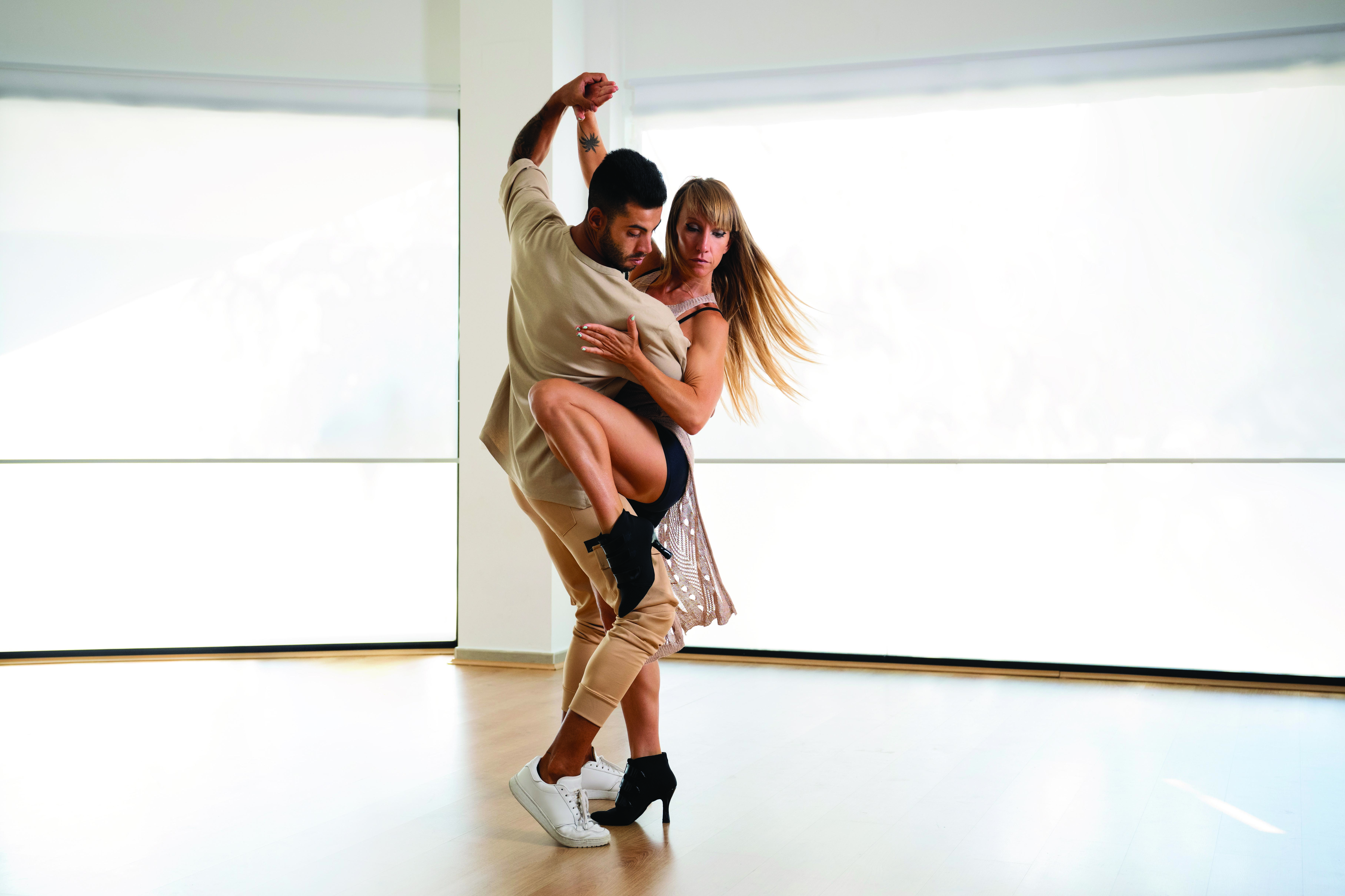 Barcelona: Latin Dance & Salsa Class Experience