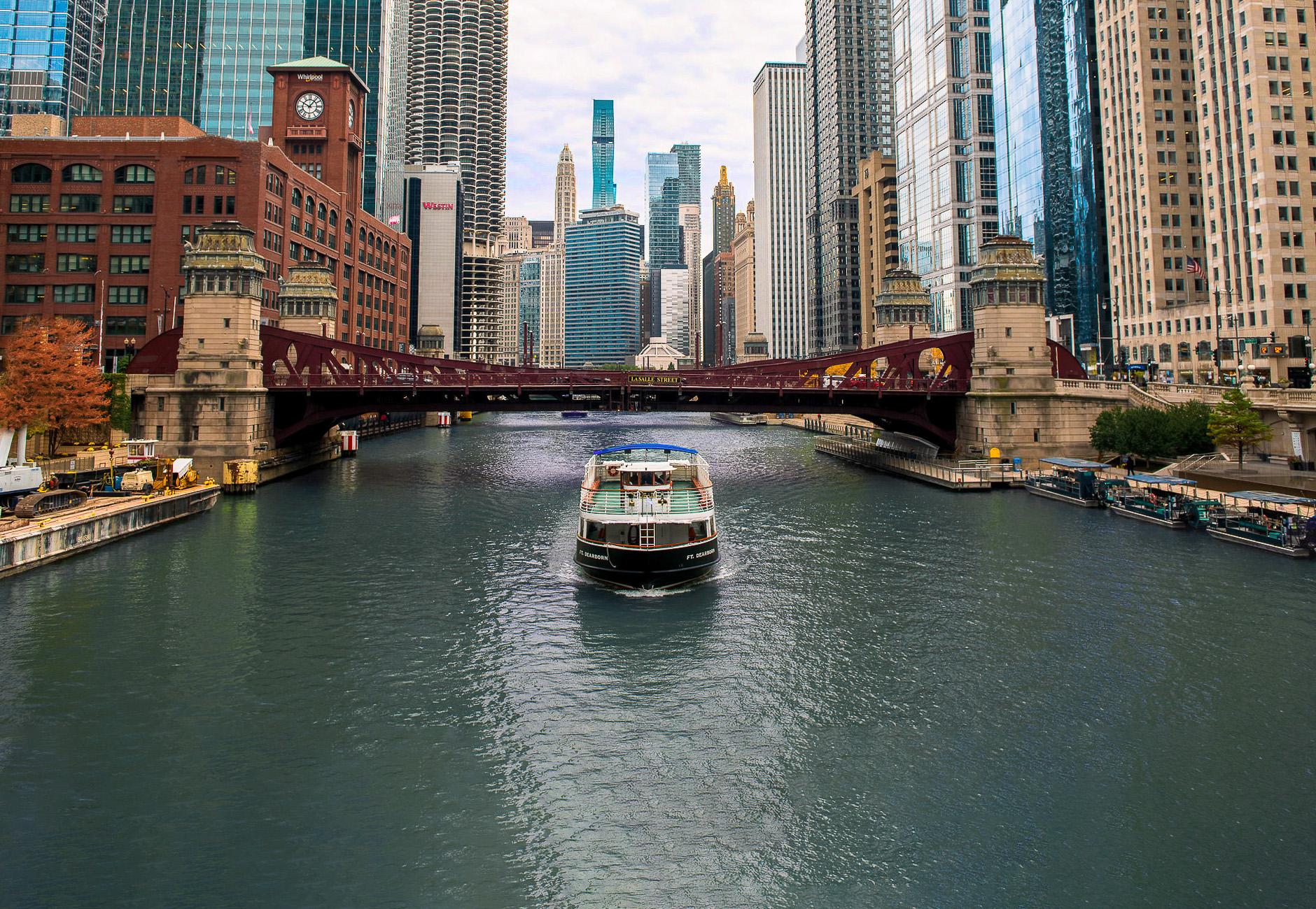 Chicago River Architectural Cruise with Complimentary Drinks