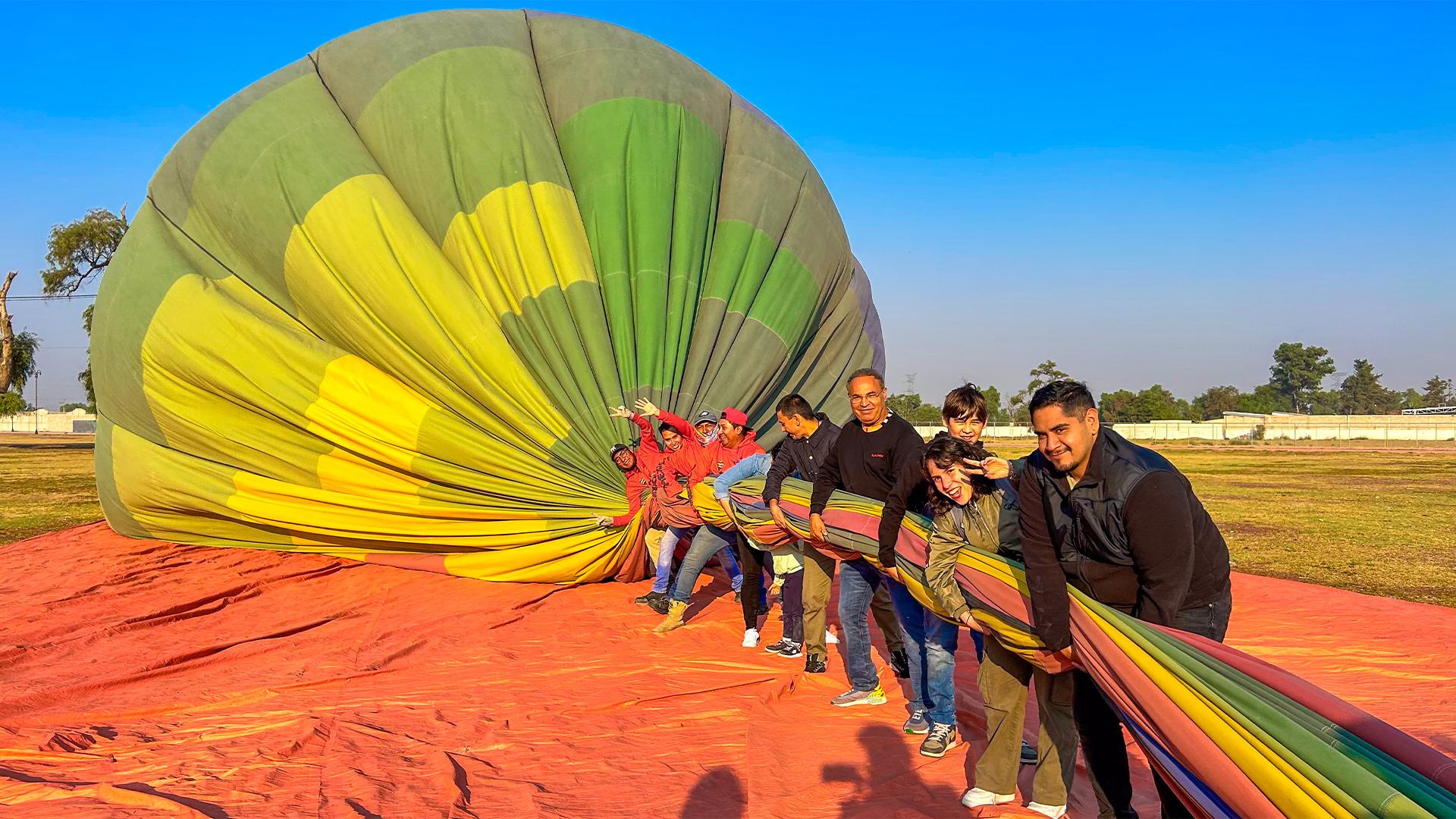 Teotihuacan Sunrise Hot Air Balloon Flight & Cultural Tour